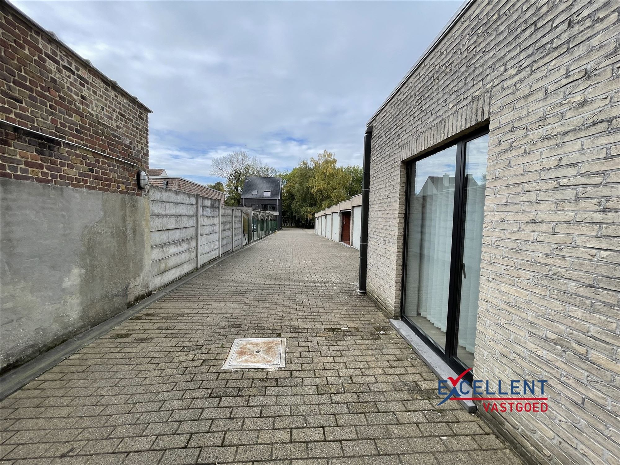 Zeer ruime handelsruimte te huur op de Markt van Deinze foto 16