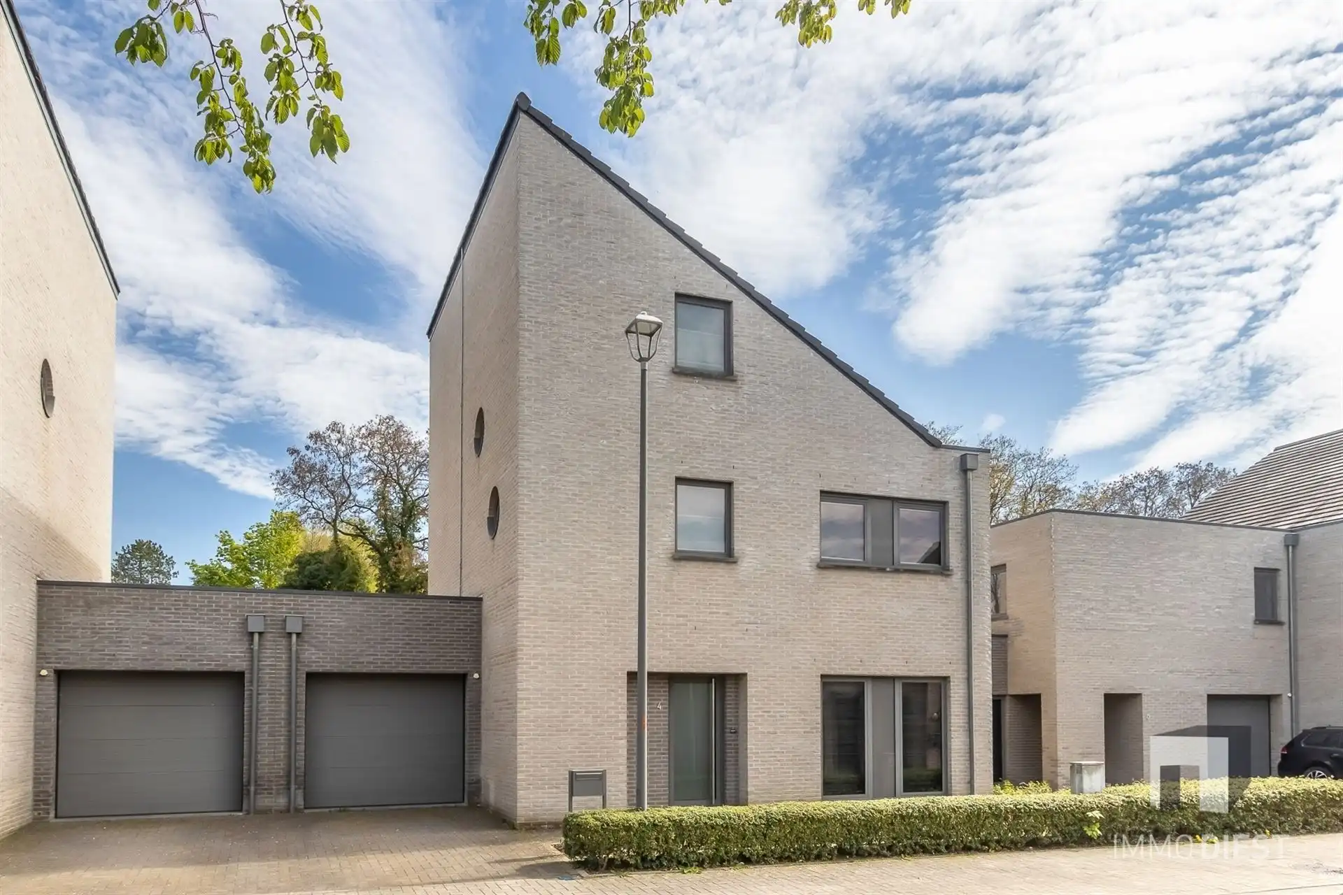 Luxe woning met 4 slaapkamers, 2 badkamers, garage en zonnige tuin foto 3