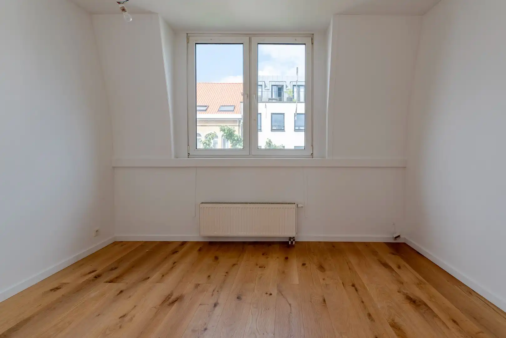 Gerenoveerd appartement met terras, op topligging foto 7