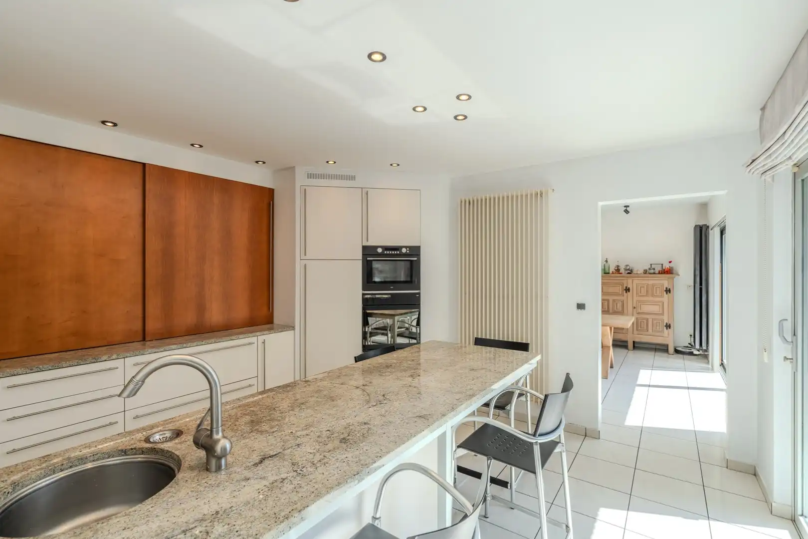 Instapklare ruime woning met 4 slaapkamers en zonnige tuin foto 7