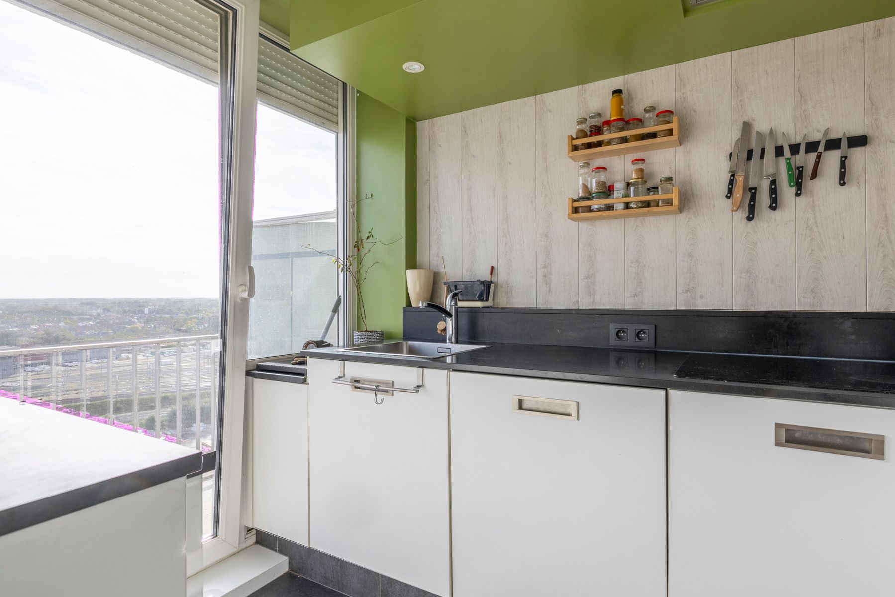 Vernieuwd appartement met 2 slaapkamers en terras foto 7