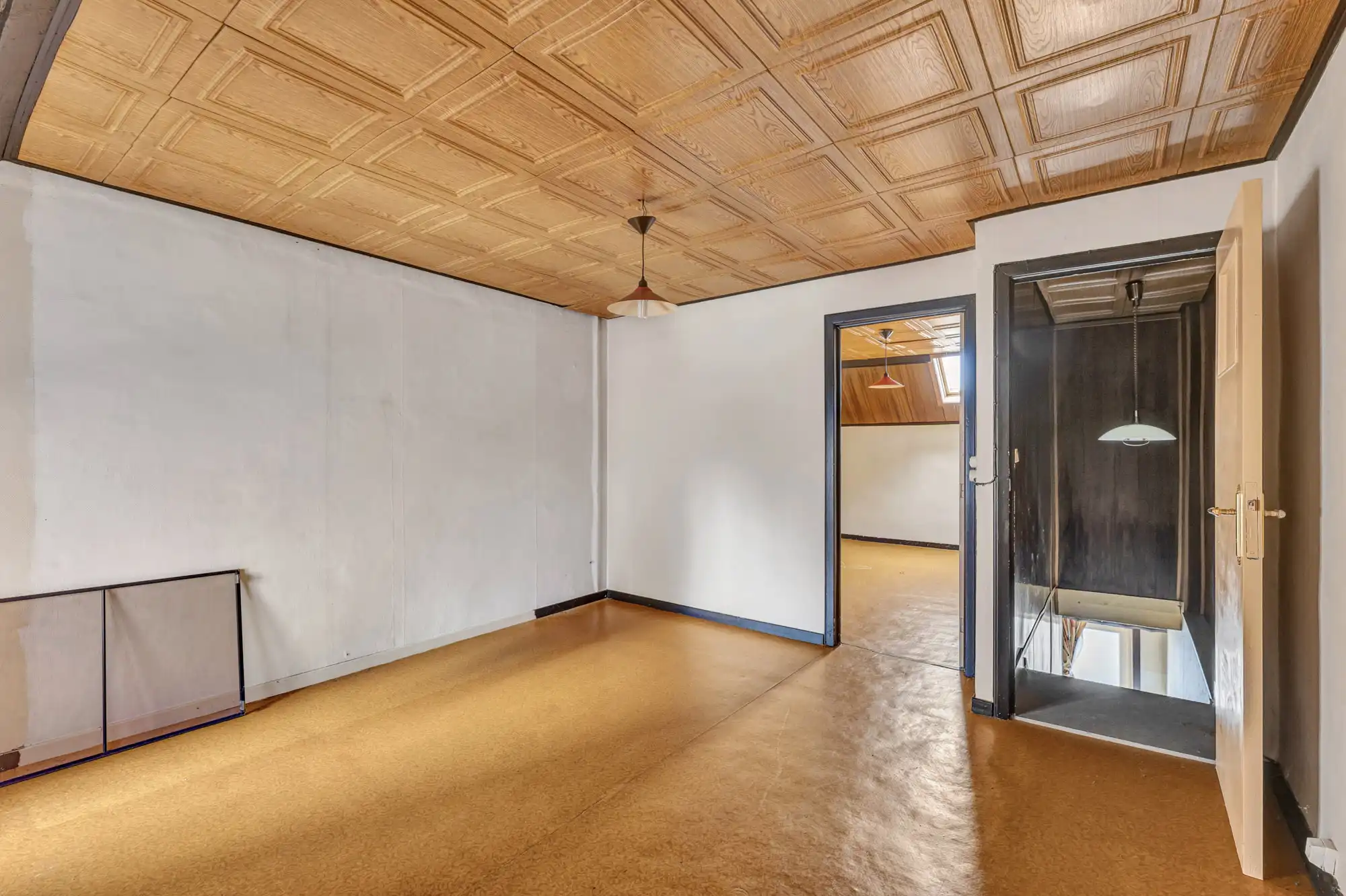 Ruime woning met veel potentieel en grote garage (80m²) foto 22