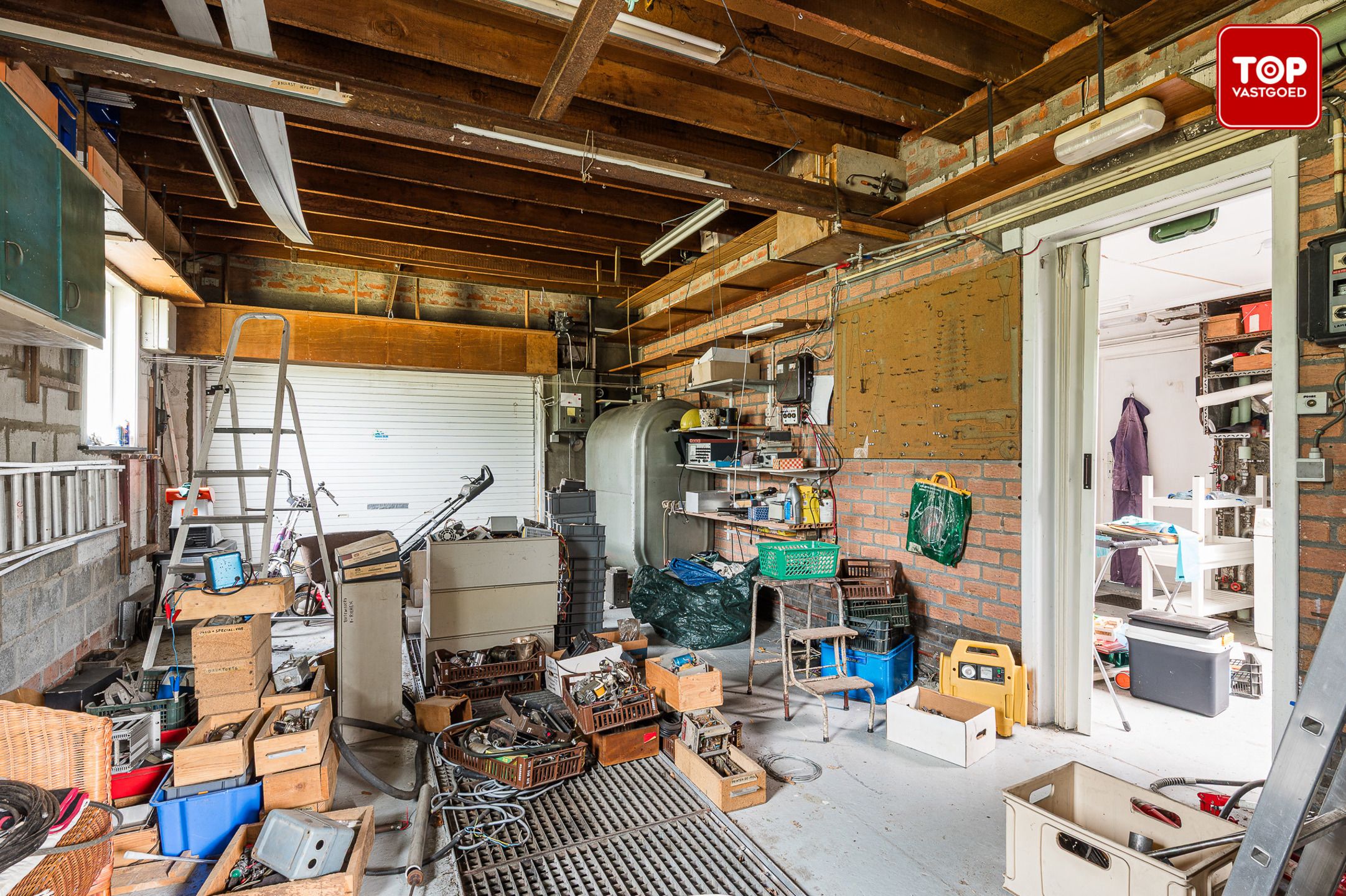 Te renoveren bungalow met enorm potentieel op een Toplocatie foto 18