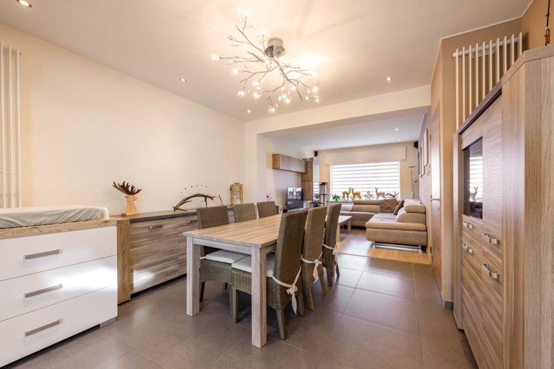 PERFECTE STARTERSWONING! Tot in de puntjes gerenoveerde woning nabij hartje Beveren-Leie! foto 6