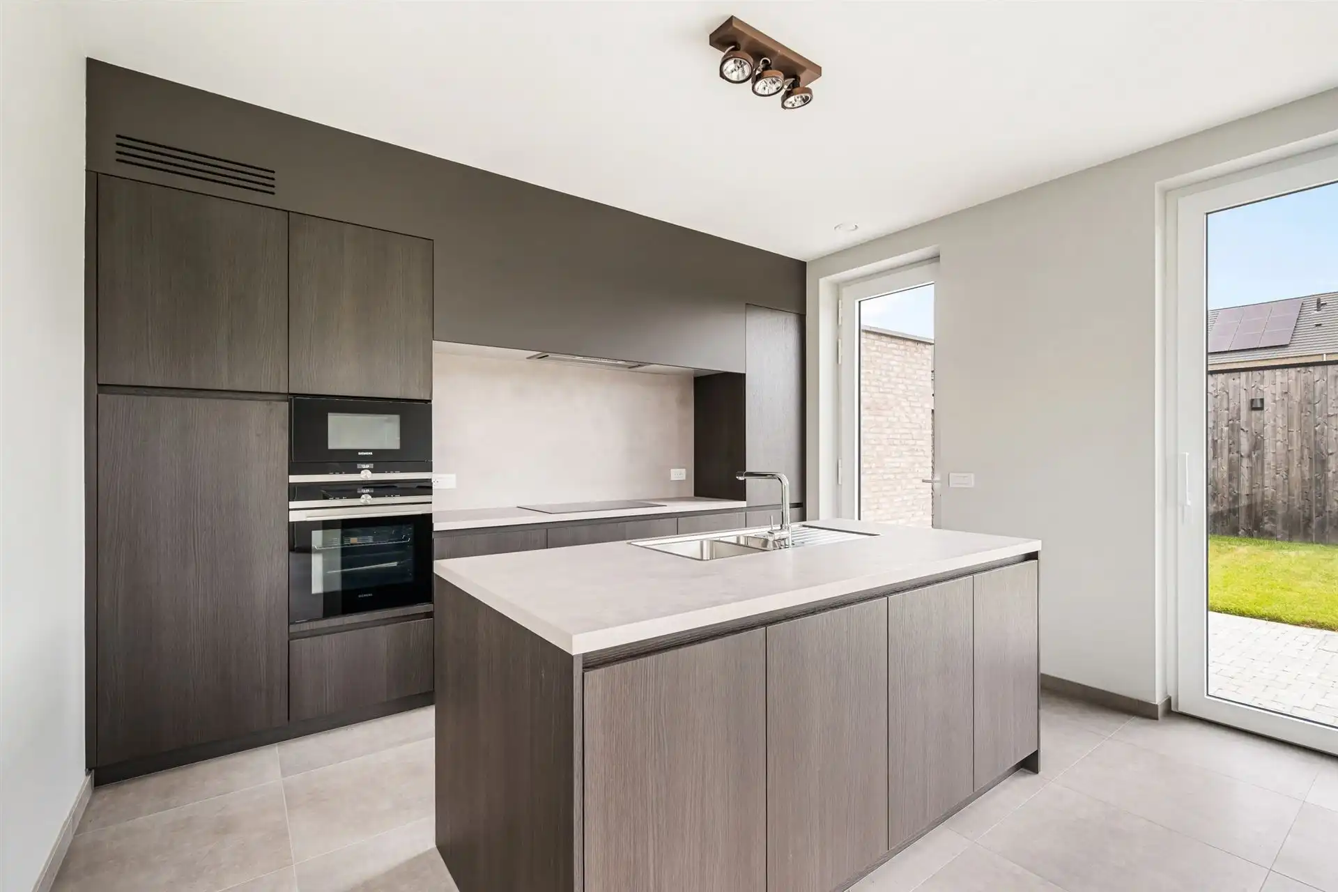 Topgelegen grote woning met 4 slk, omheinde tuin en garage. foto 9