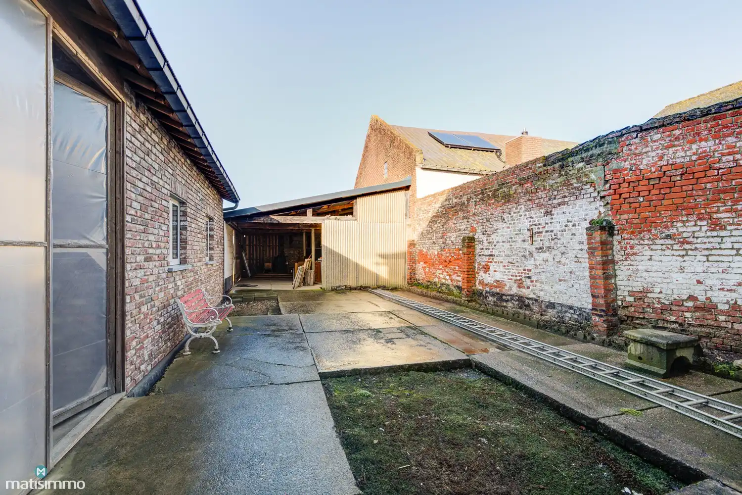 VERDER AF TE WERKEN HOEKWONING MET BINNENKOER EN GARAGE TE MOPERTINGEN foto 32