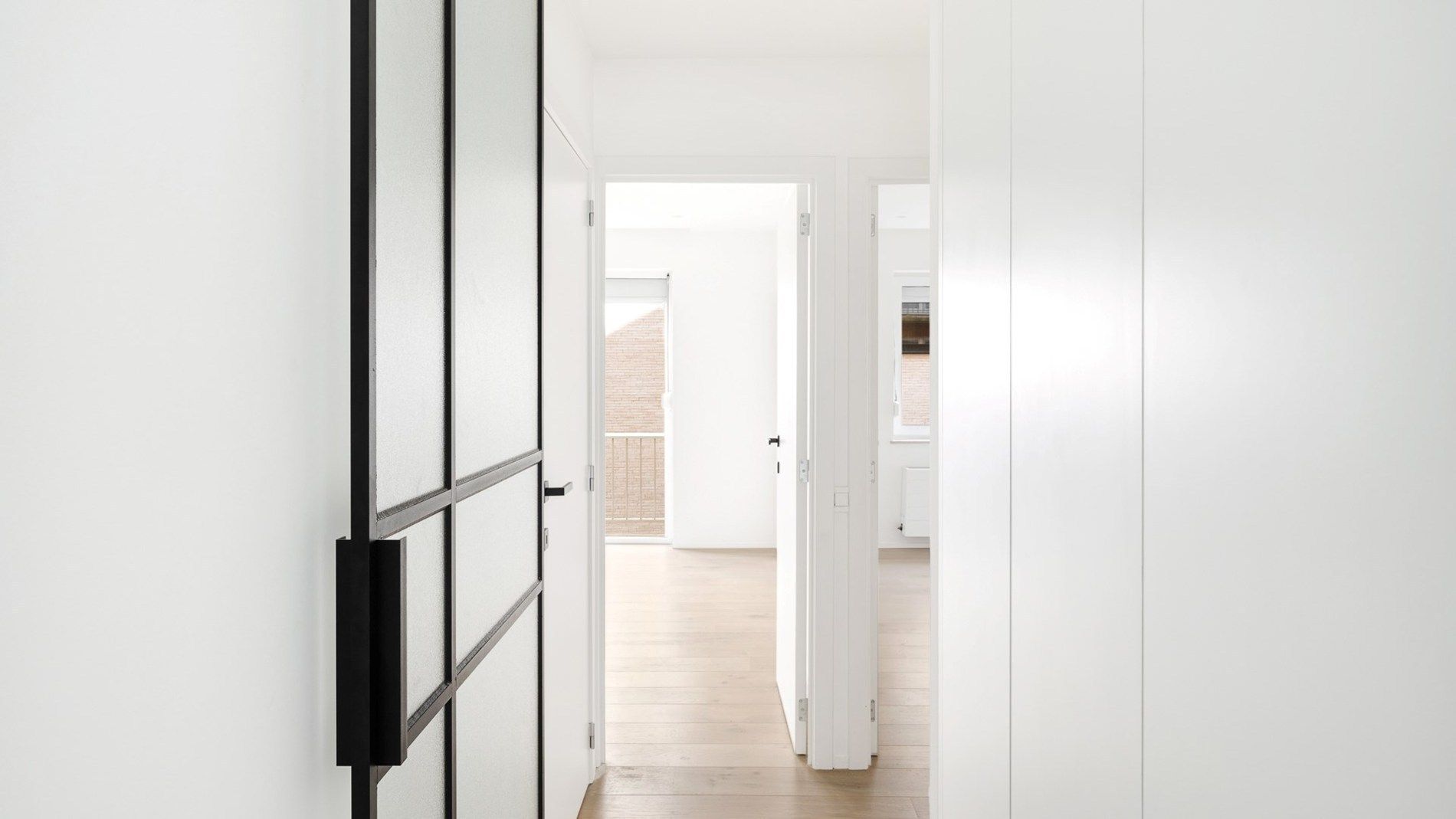 Smaakvol gerenoveerd appartement met 2 slaapkamers te Heist foto 10