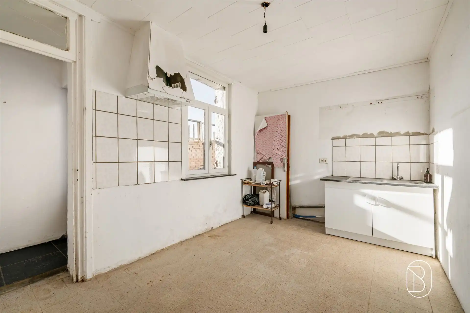 Groot te renoveren huis van 300 m² in Wiers foto 8