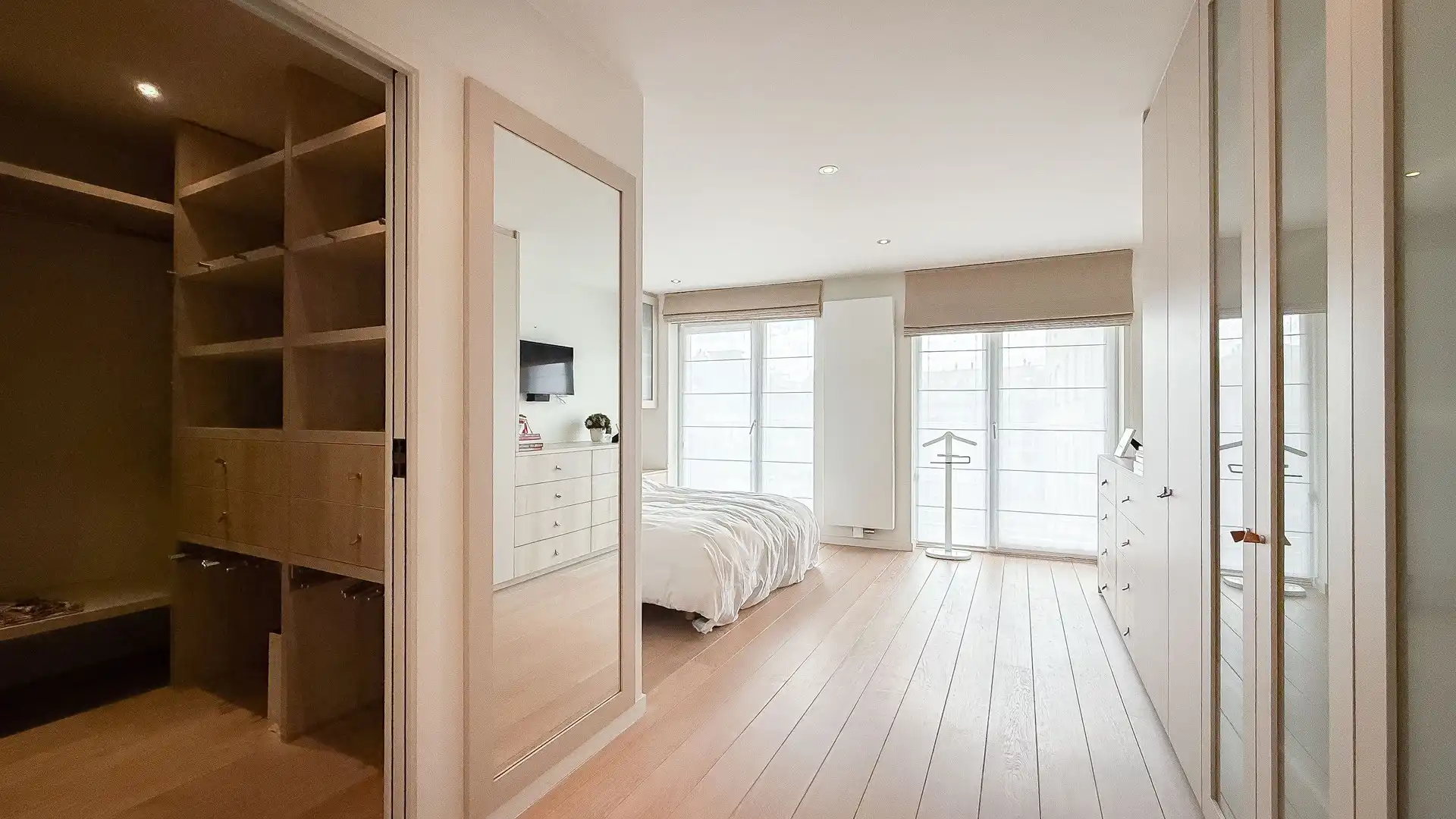 Ruim appartement van 163m² met 11 m² façade in de Dumortierlaan. foto 14