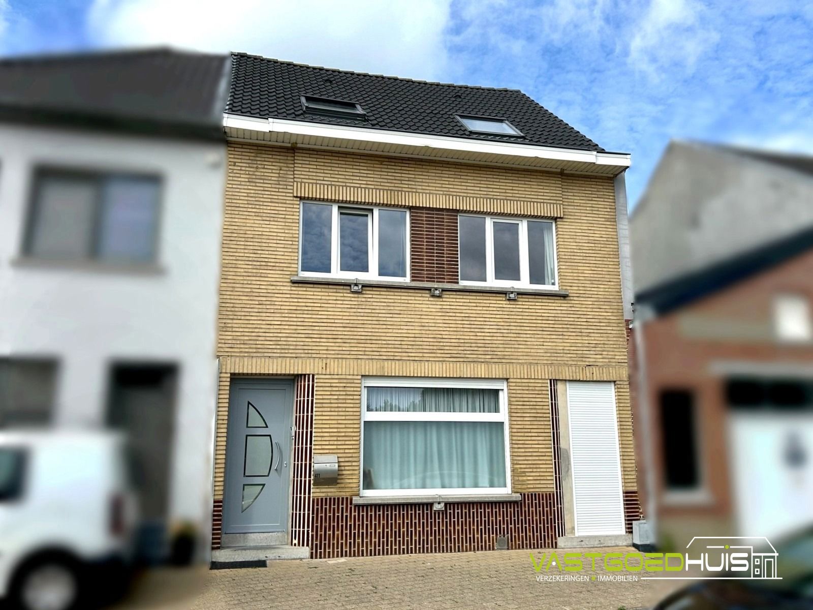 Ruime, instapklare gezinswoning met tuin foto 2