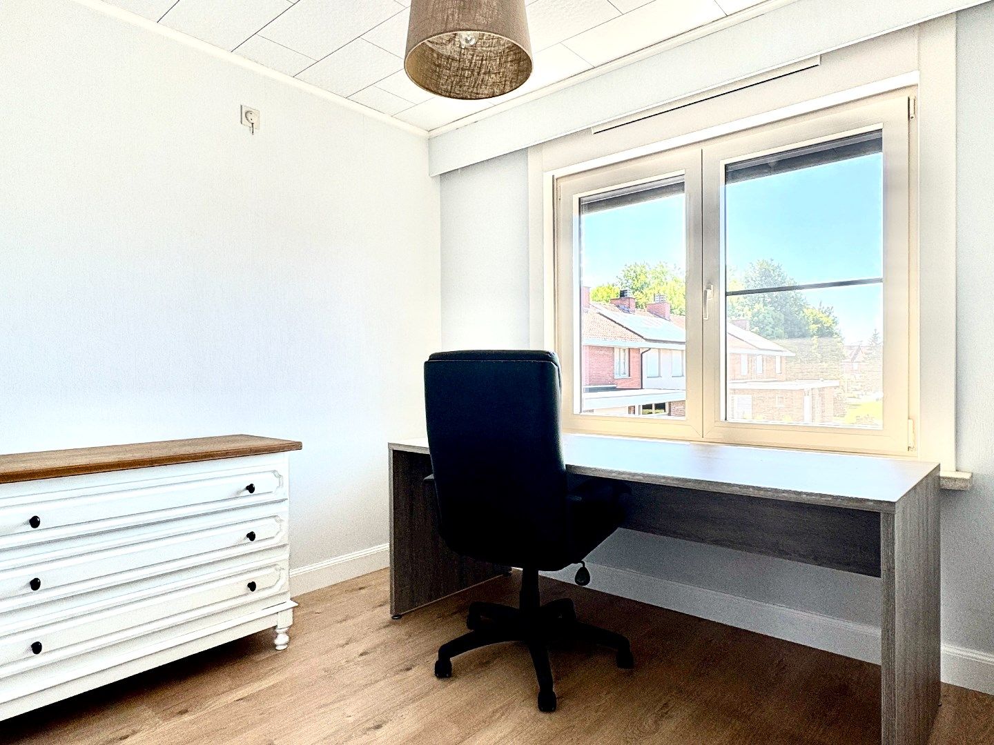 Rustig gelegen woning in een doodlopende straat met tuin en garage foto 9