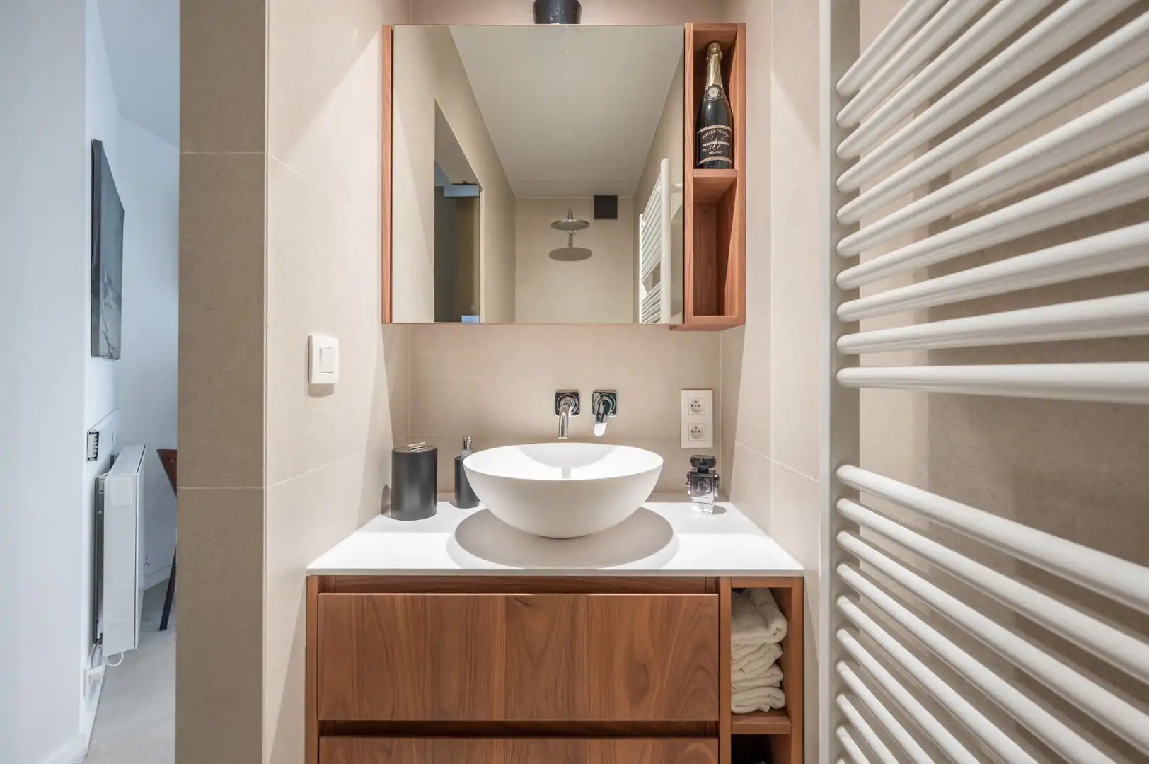 Designappartement met panoramisch zeezicht! foto 16