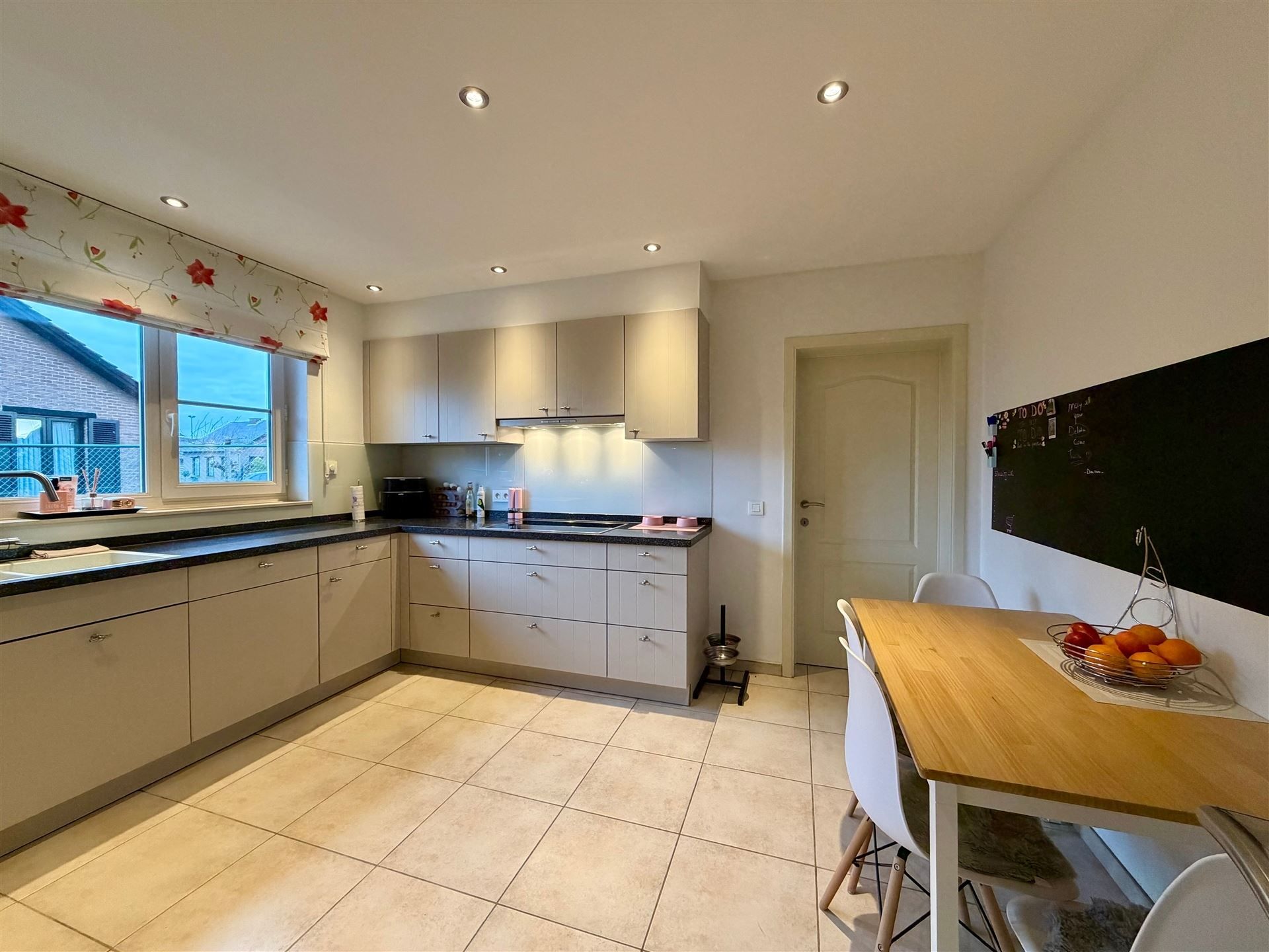 Comfortabele gelijkvloerse woning in Dilsen-Stokkem met tuin, garage en uitbreidingsmogelijkheden, ideaal voor wie rustig en praktisch wil wonen. foto 9