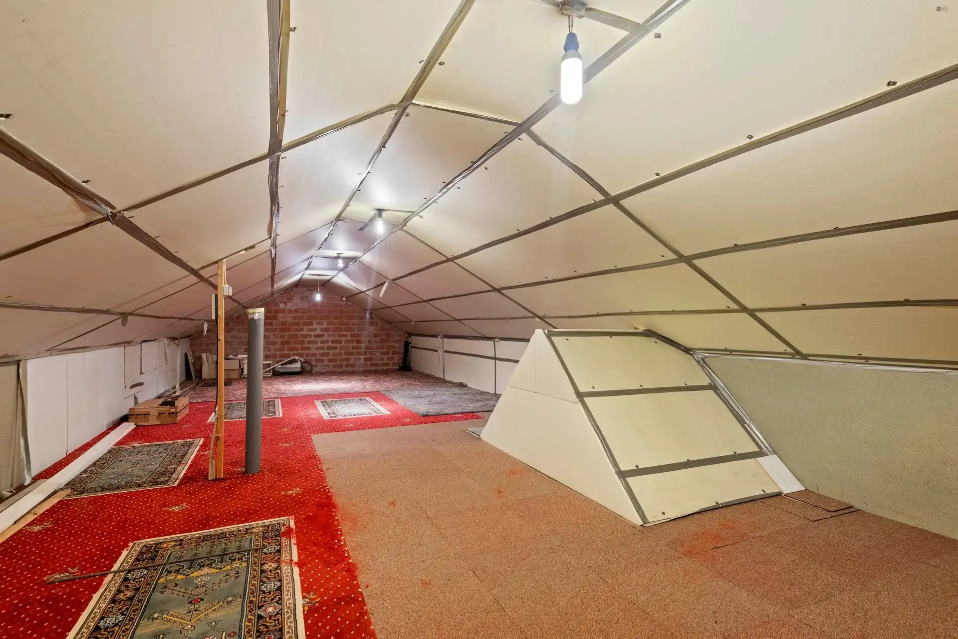 Charmante bungalow met ruime tuin foto 18