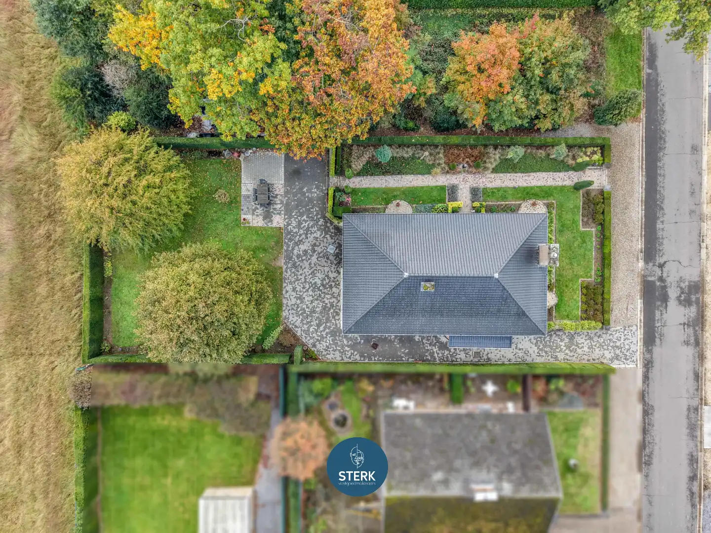 VRIJSTAANDE WONING MET EEN PRACHTIGE TUIN OP EEN GELIEFDE LOCATIE TE LANAKEN ! foto 3
