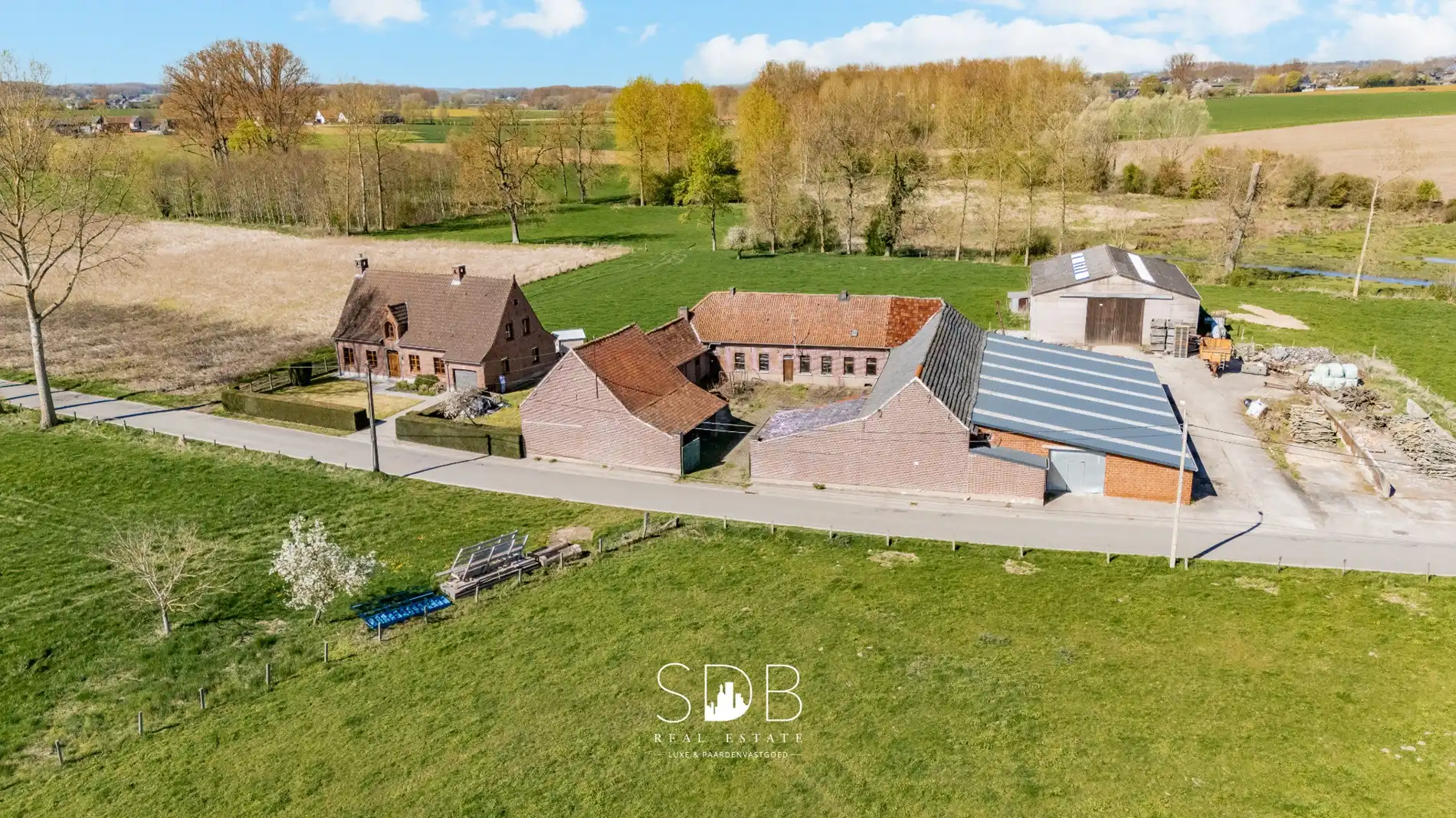 Boerderij met aanpalende graslanden op 12.970m² + mogelijkheid tot bijkopen graslanden +/-20ha foto 2