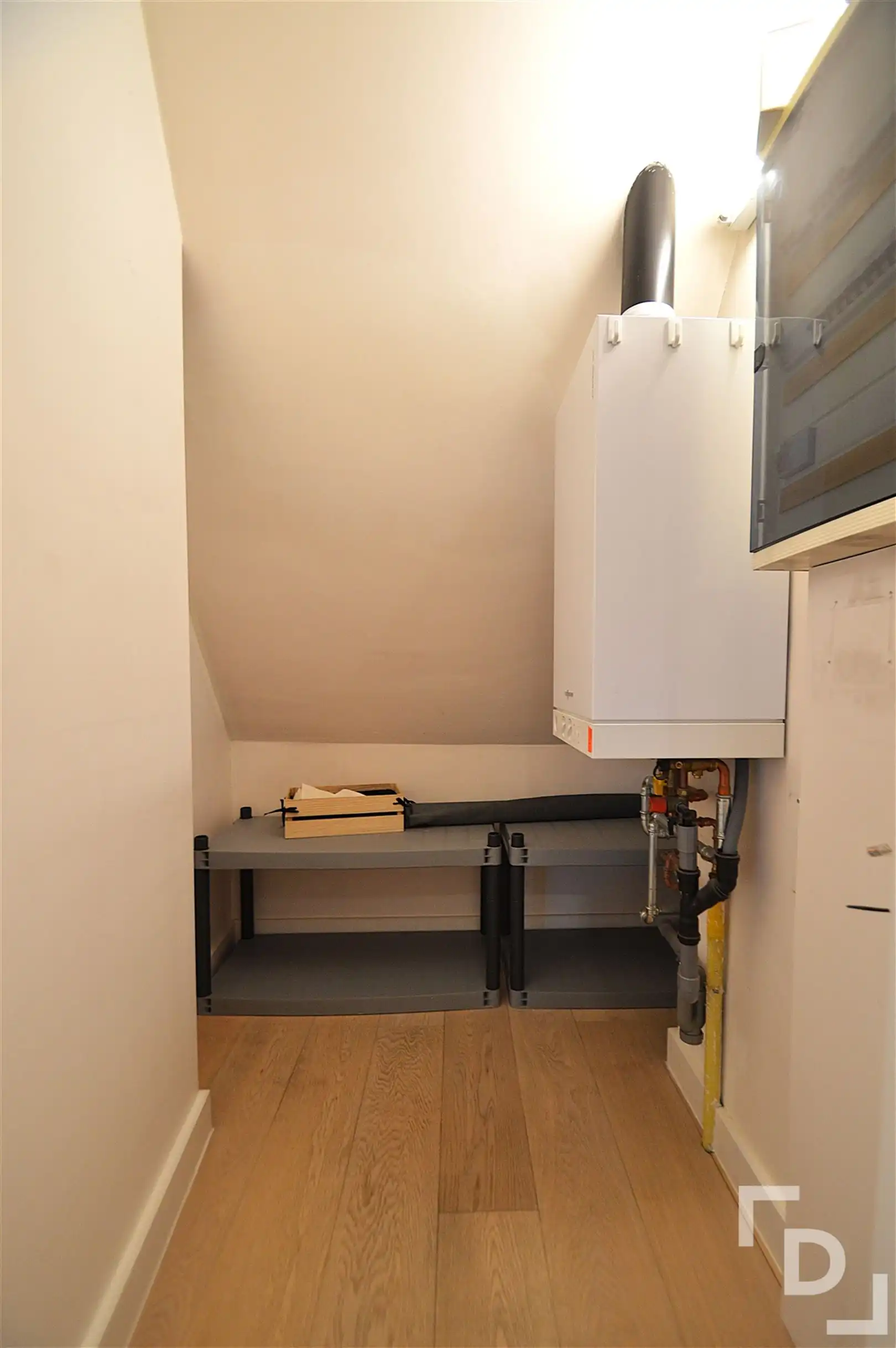 Ruim duplex appartement met garage te huur op toplocatie in Ieper foto 20