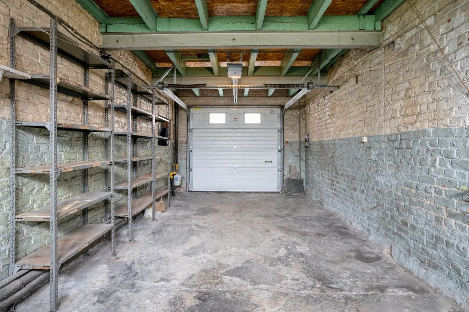 Te renoveren woning met garage en tuin in het centrum van Wevelgem! foto 19