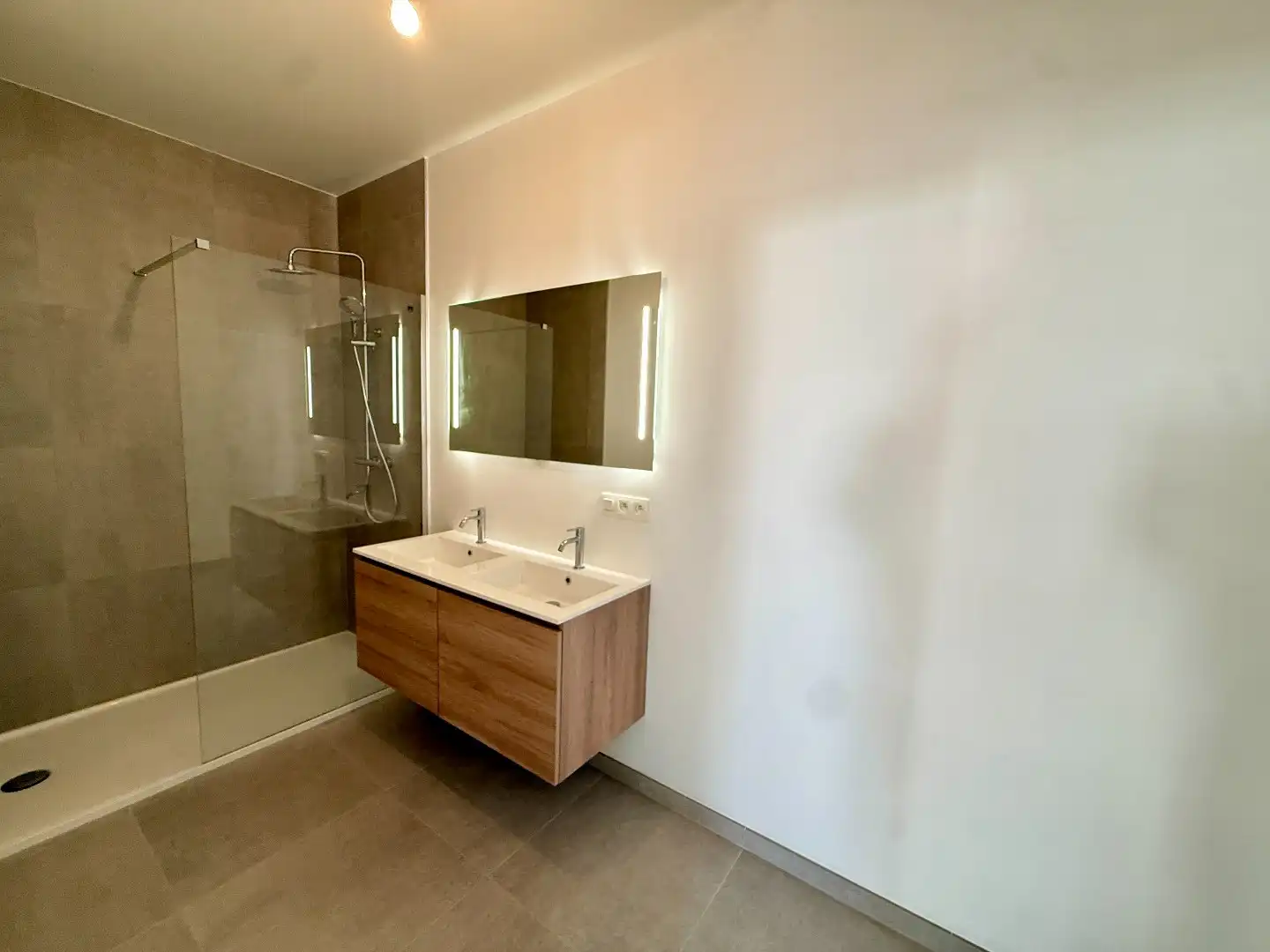 Modern, gelijkvloers nieuwbouwappartement in centrum Gistel foto 5