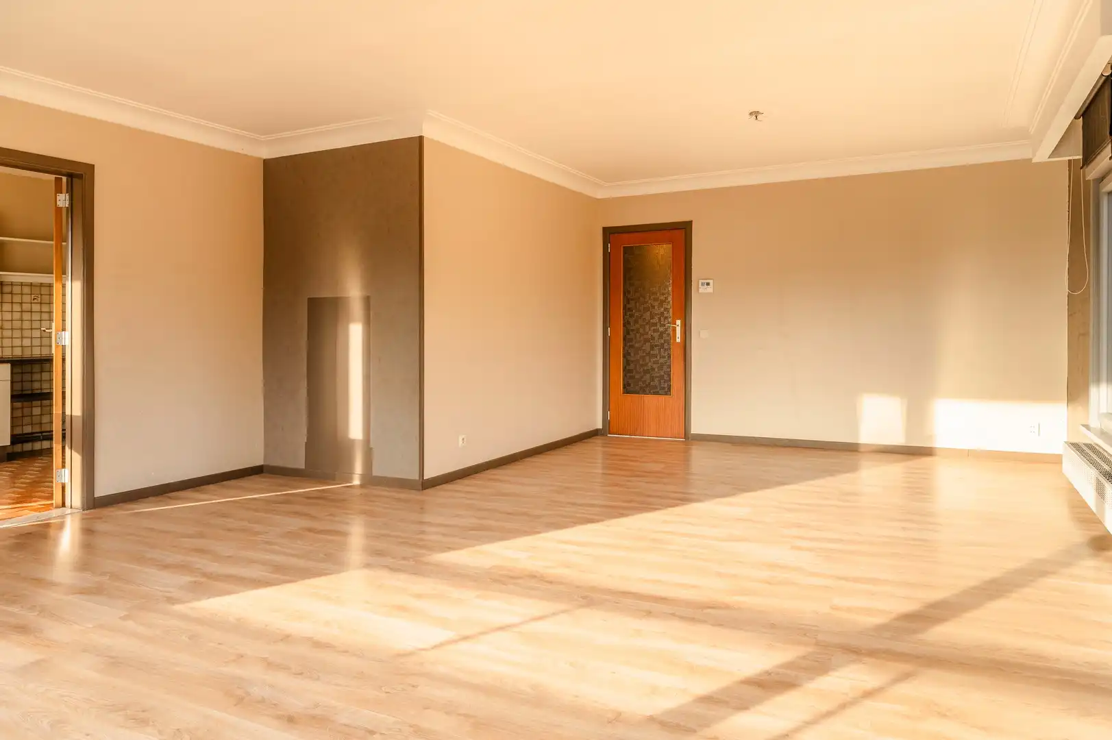 Ruim en lichtrijk appartement met garage foto 5