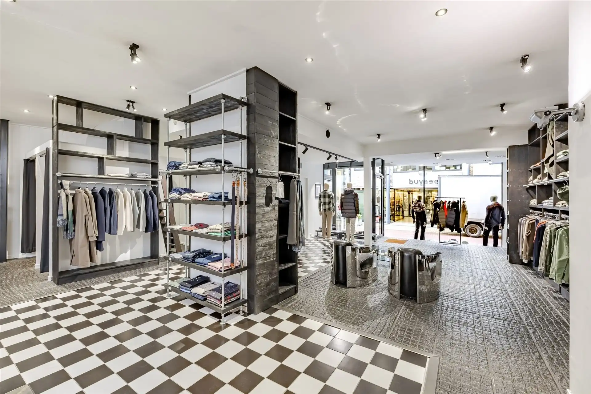 Prachtig winkelpand met duplex op groot perceel foto 9