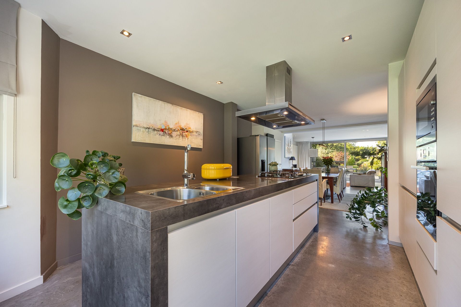 Volledig gerenoveerde gezinswoning met 5 slpks te Kontich foto 7