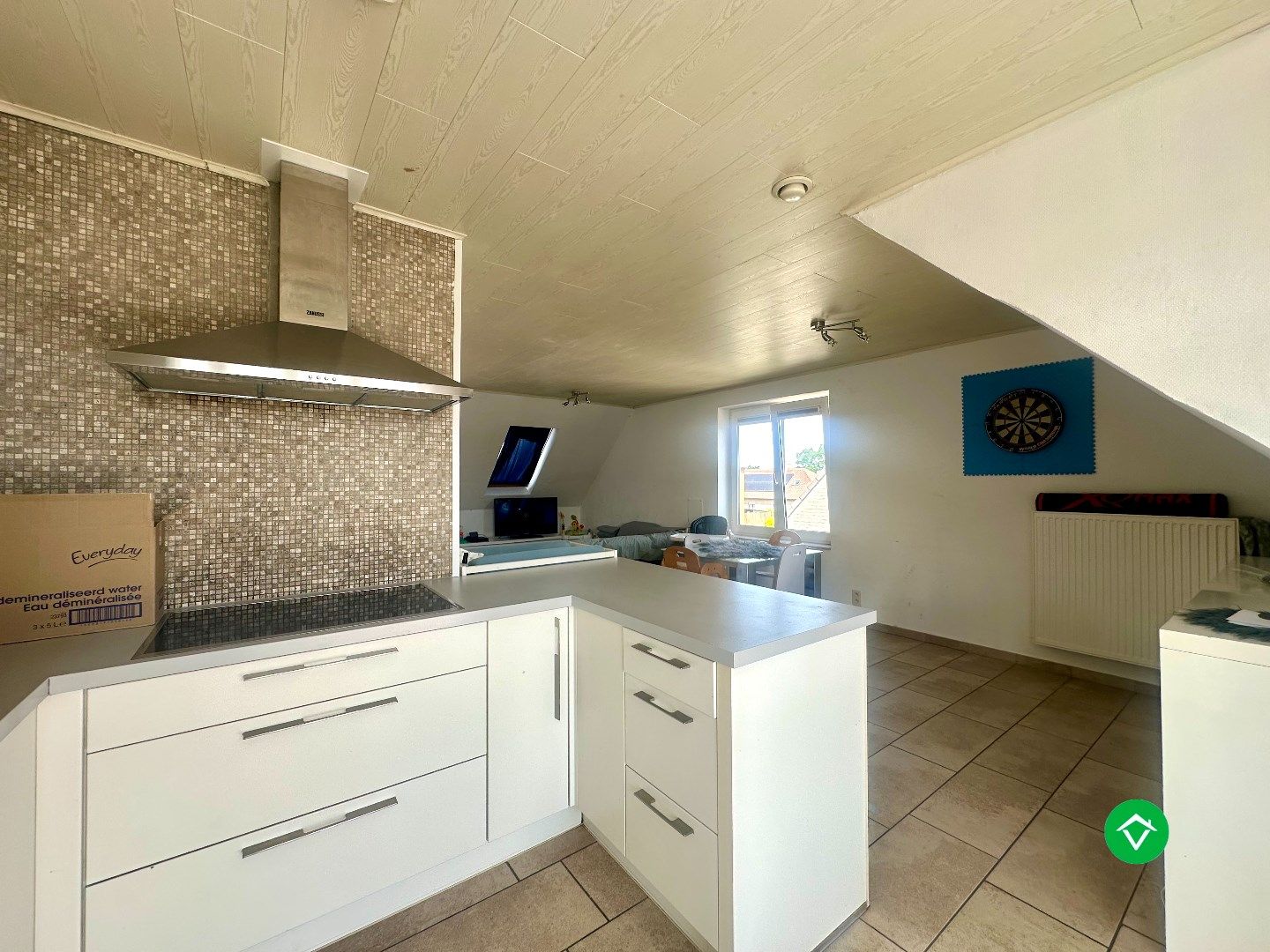 Instapklaar appartement met terras en 3 slaapkamers in een rustige wijk te Eernegem foto 4