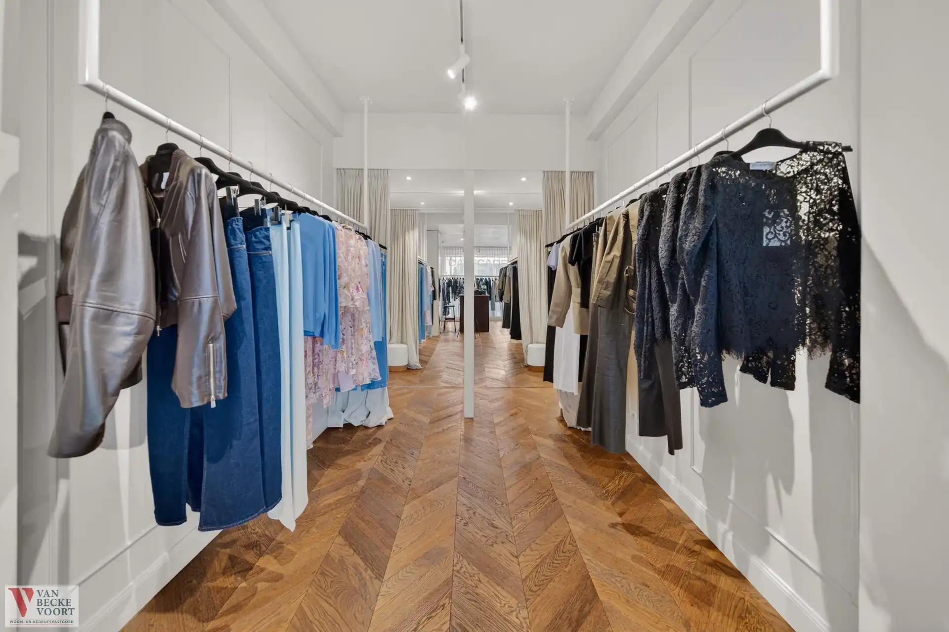 Esthetisch winkel op druk kruispunt Oostende foto 5