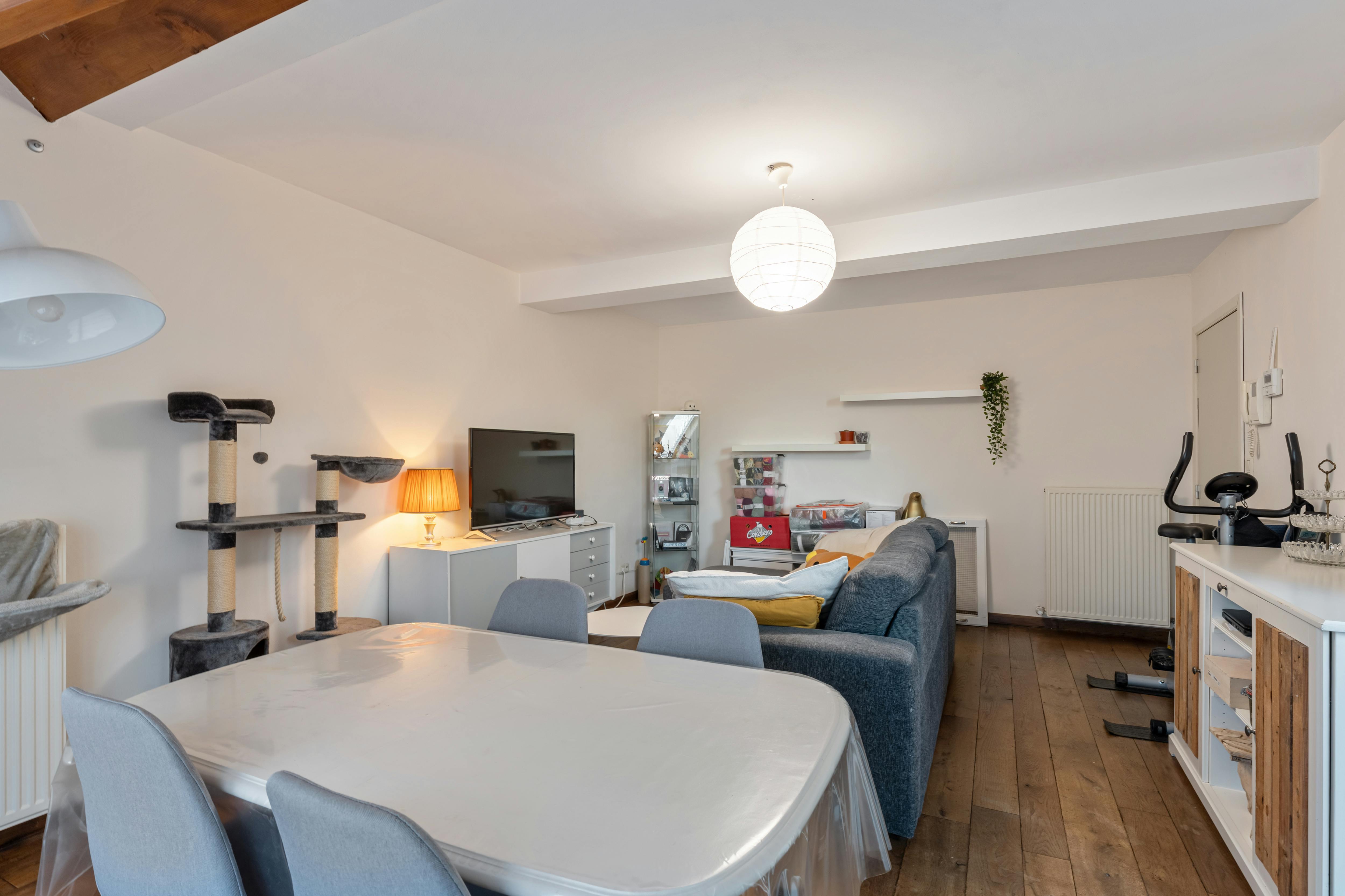 Instapklaar appartement met twee terrassen in het centrum van Genk foto 4