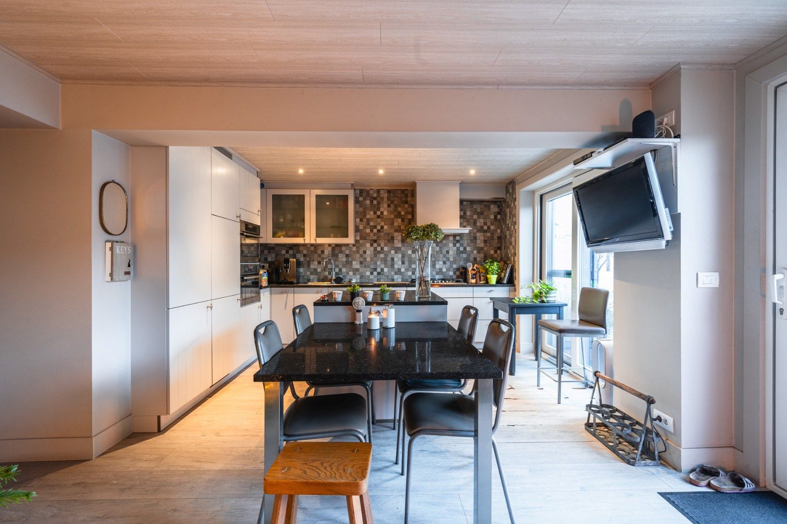 Uiterst goed verzorgde woning met garage, tuin en 3 slaapkamers. foto 6