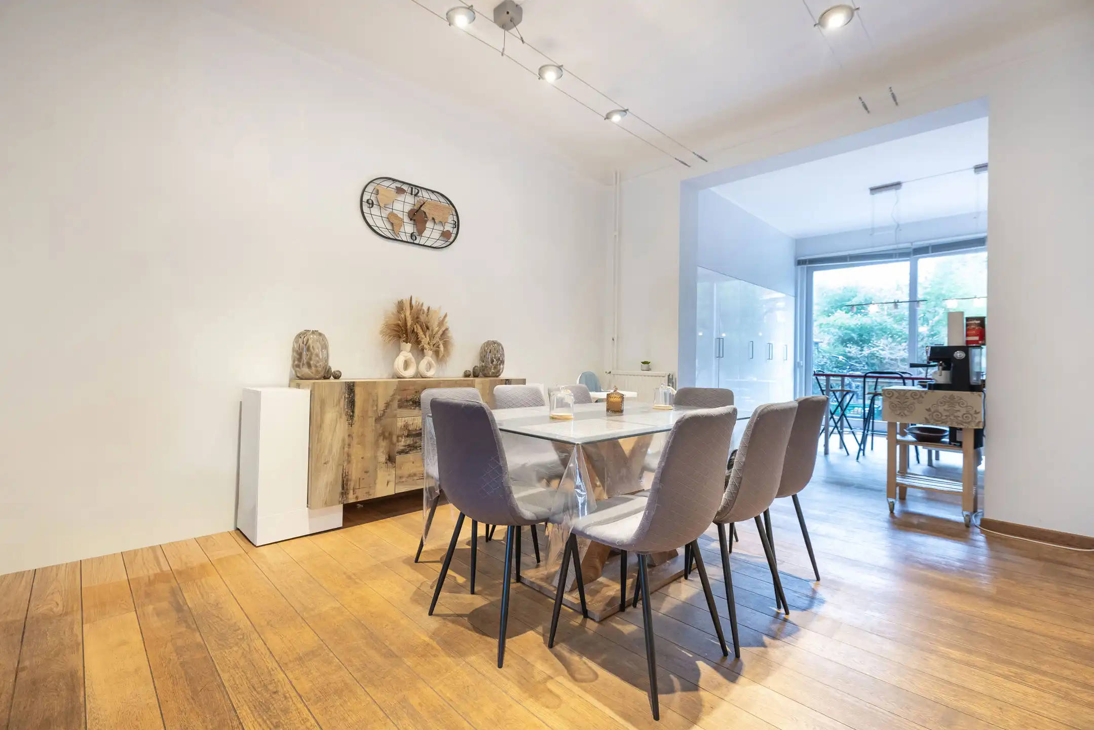 Huis met potentieel voor verkaveling van het terrein foto 9