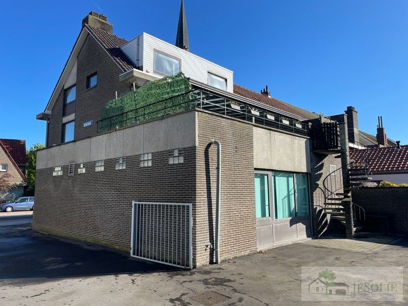 Handelspand + ruim appartement  met potentieel foto 39