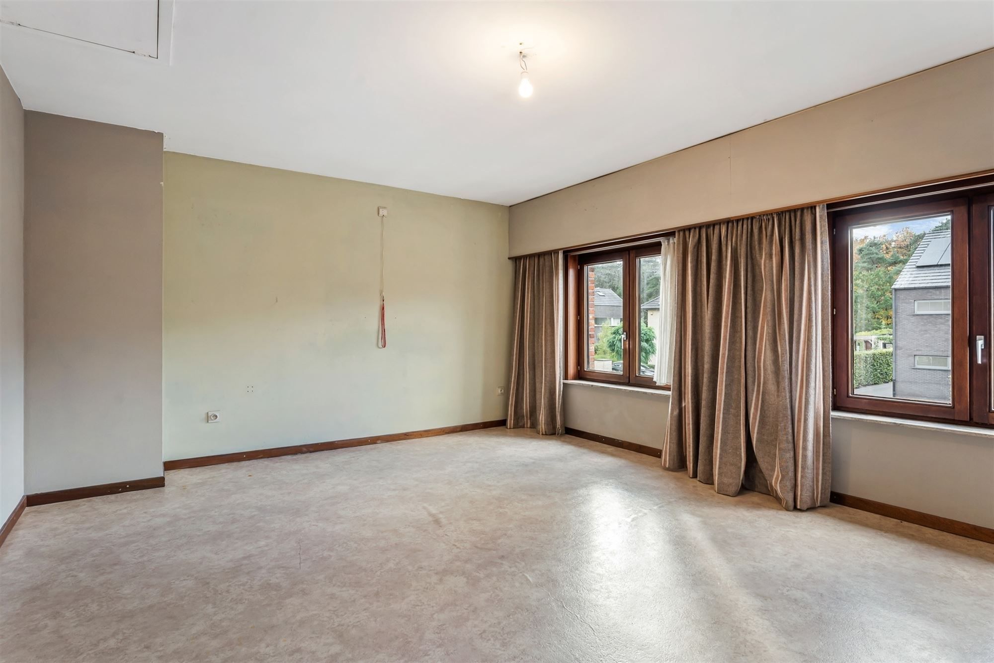 WONING MET GELIJKVLOERSE KAMER OP 950M2 foto 15