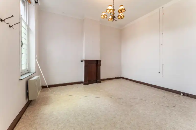 Te renoveren burgerwoning met enorm potentieel in hartje Roeselare foto 15