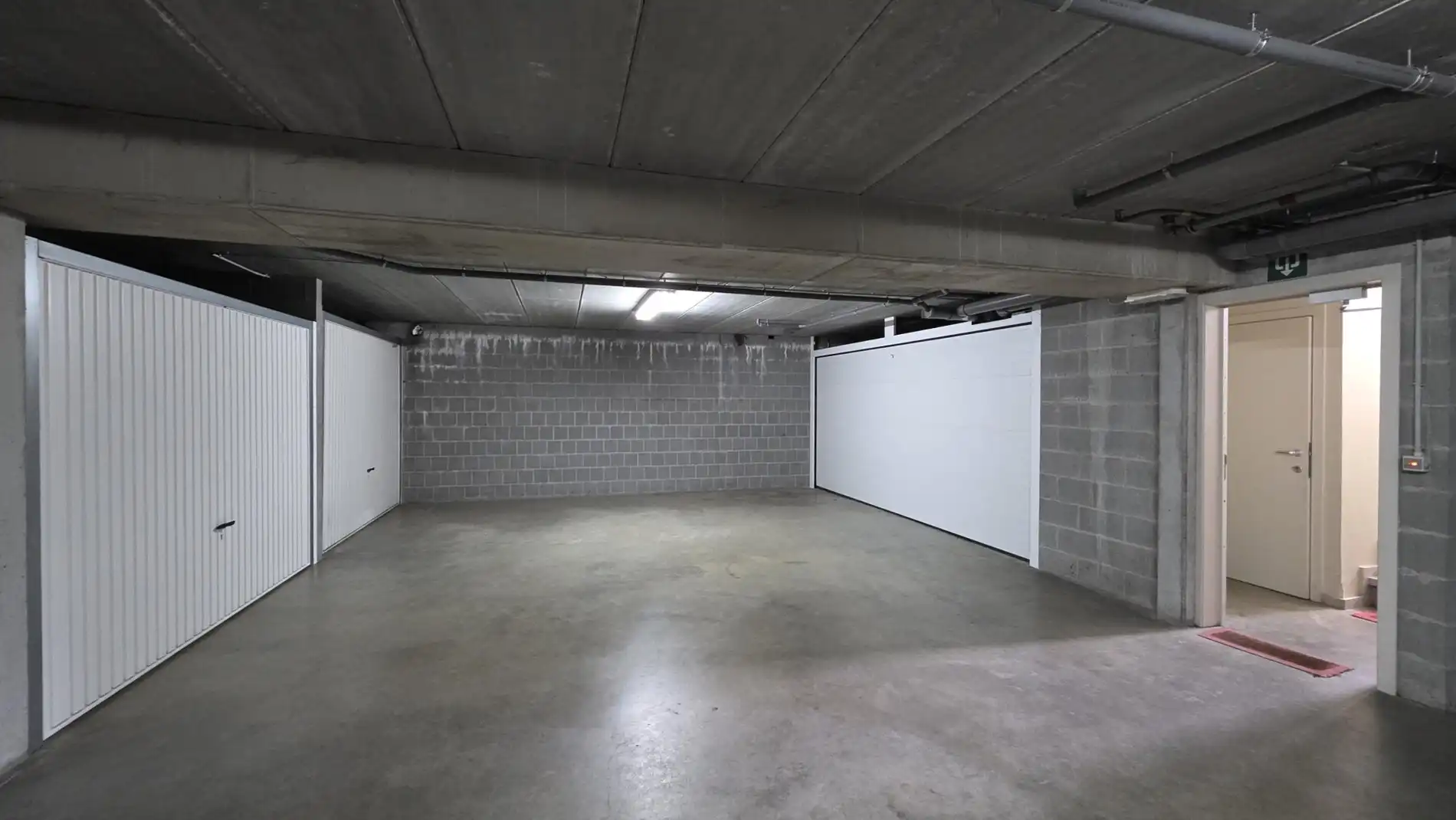 Ruim gelijkvloers appartement met tuin en garage foto 14