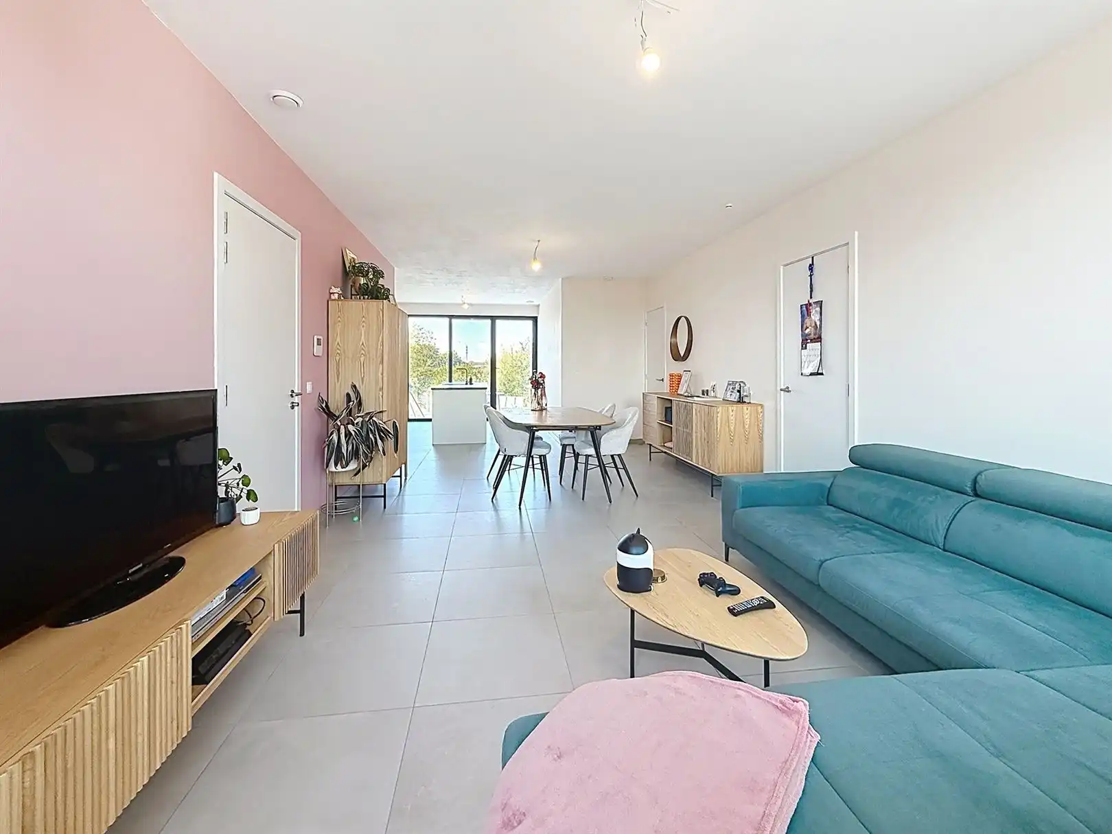 Appartement met 2 slpks, terras, autostaanplaats foto 10