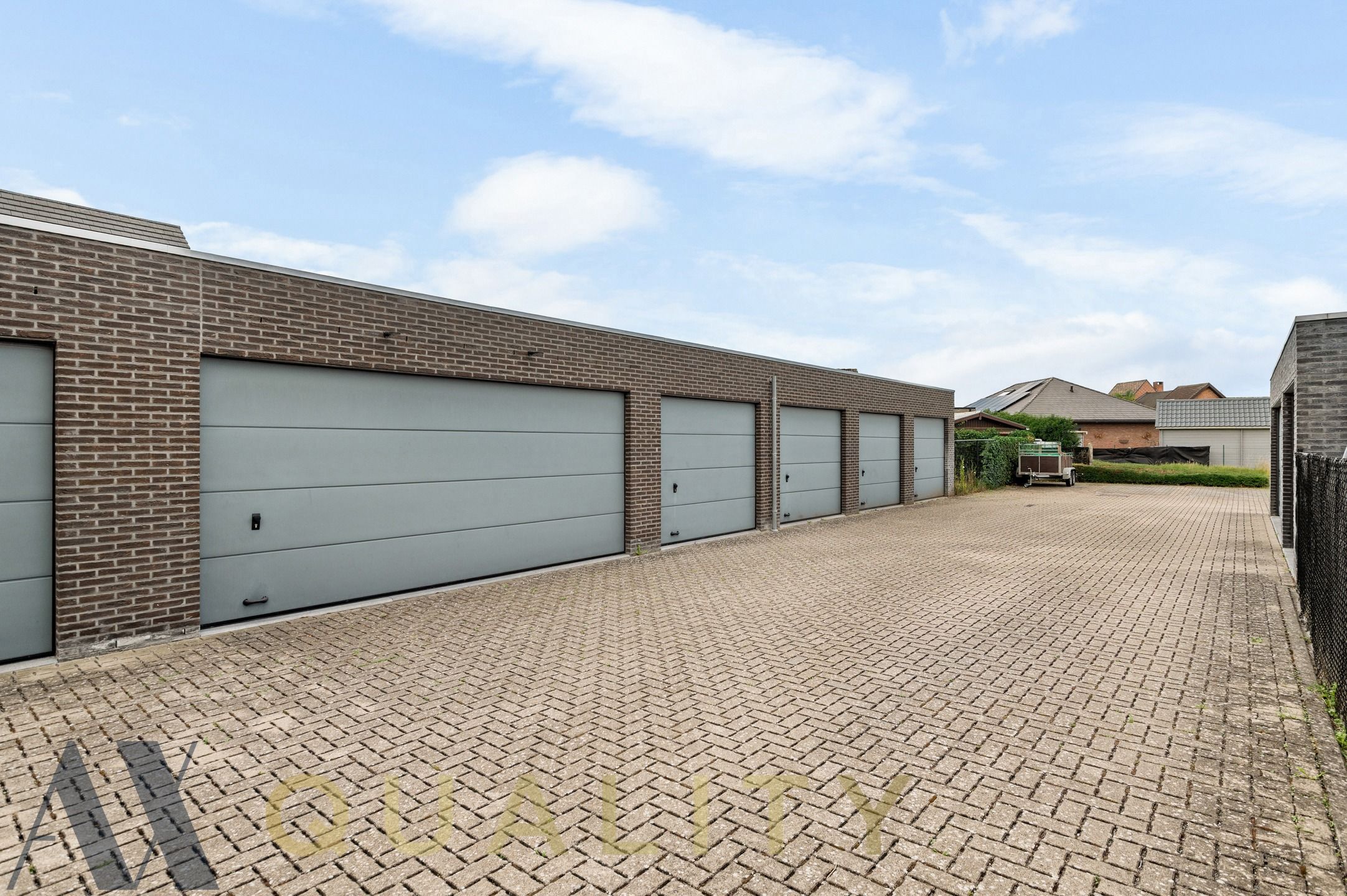 Instapklare recent energiezuinige (energielabel A) Half-open woning met  3 slpk. tuin en dubbele garage foto 17