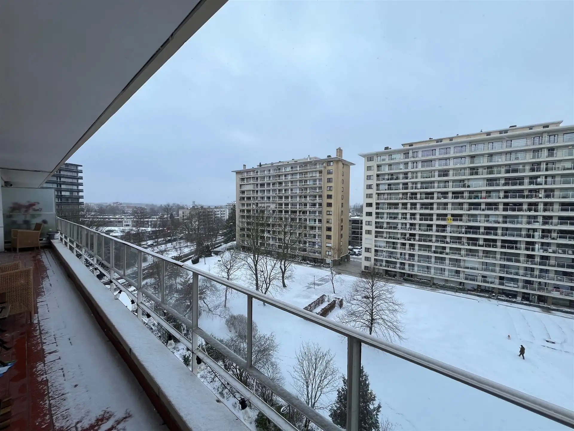 Gerenoveerd 2-slaapkamerappartement met zonnig terras in Berchem foto 4
