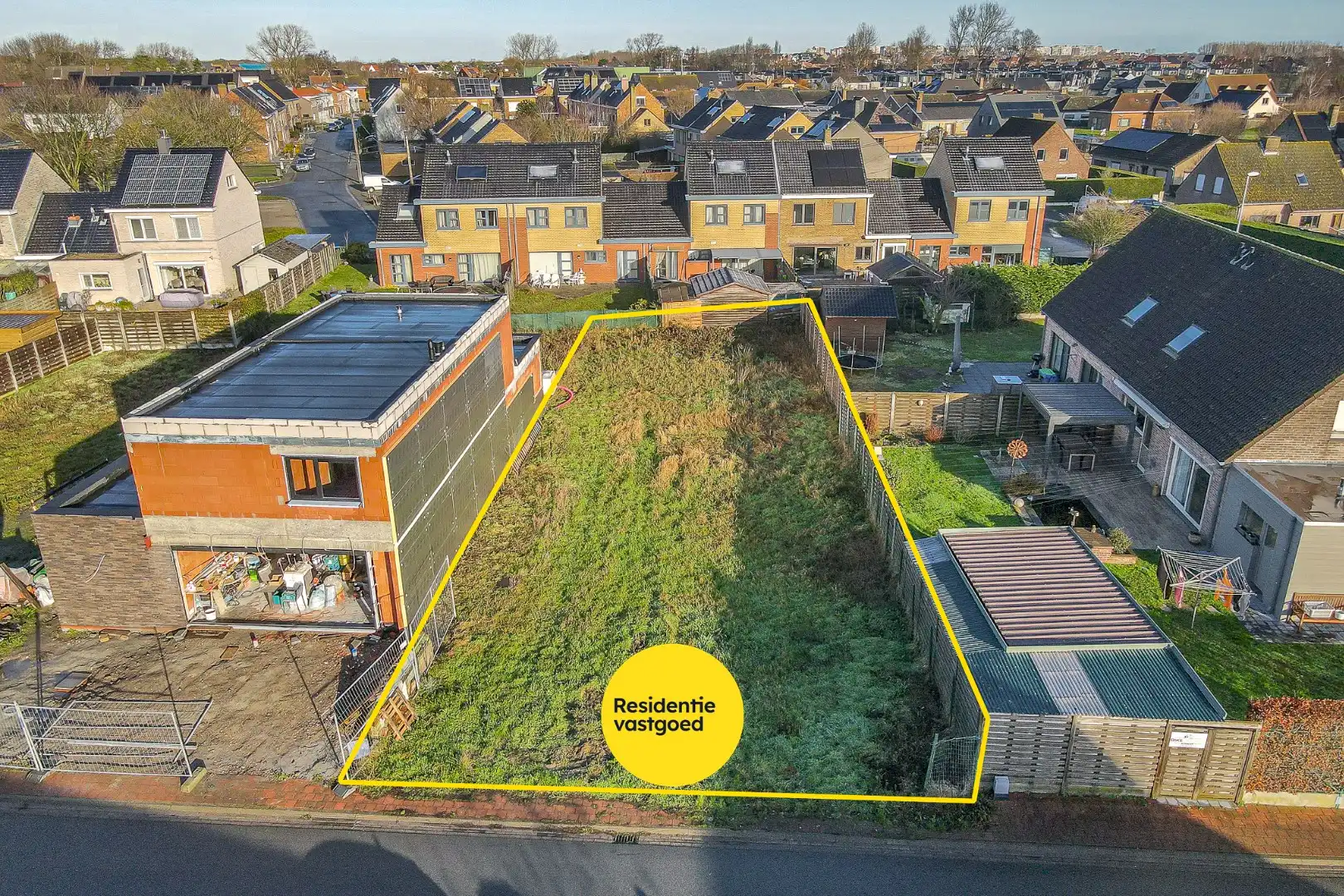 Bouwgrond voor halfopen bebouwing – 487 m² foto {{pictureIndex}}