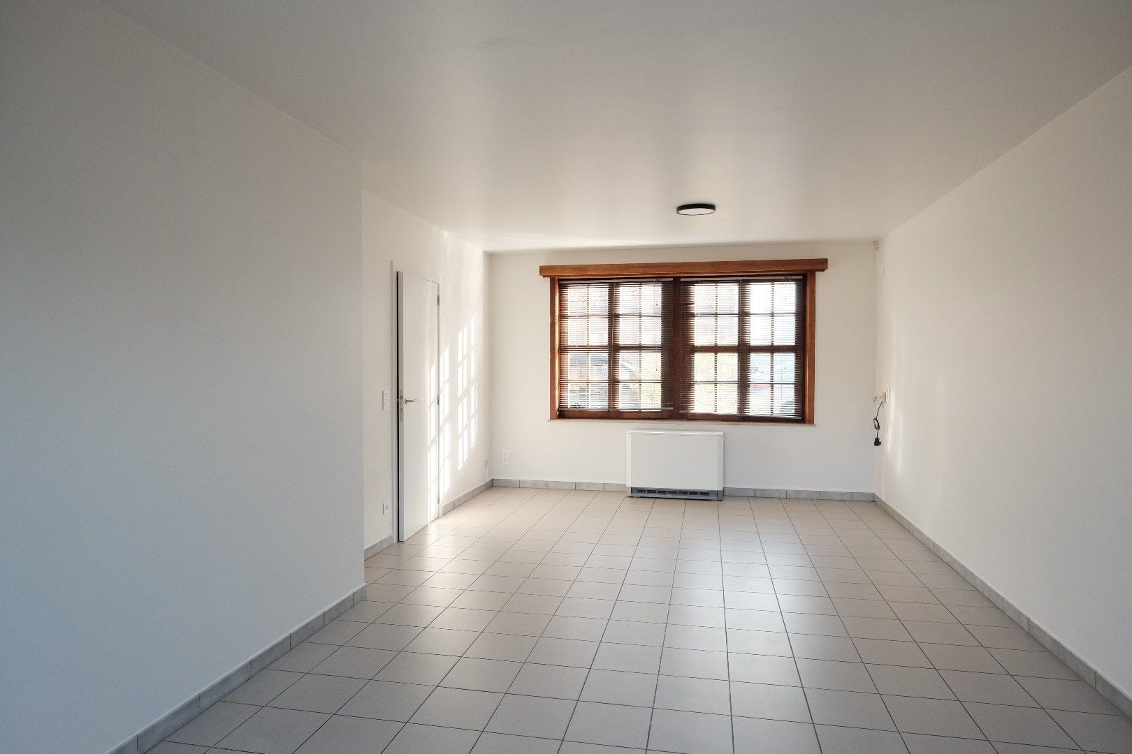 Vernieuwde rijwoning met tuin en grote garage foto 4