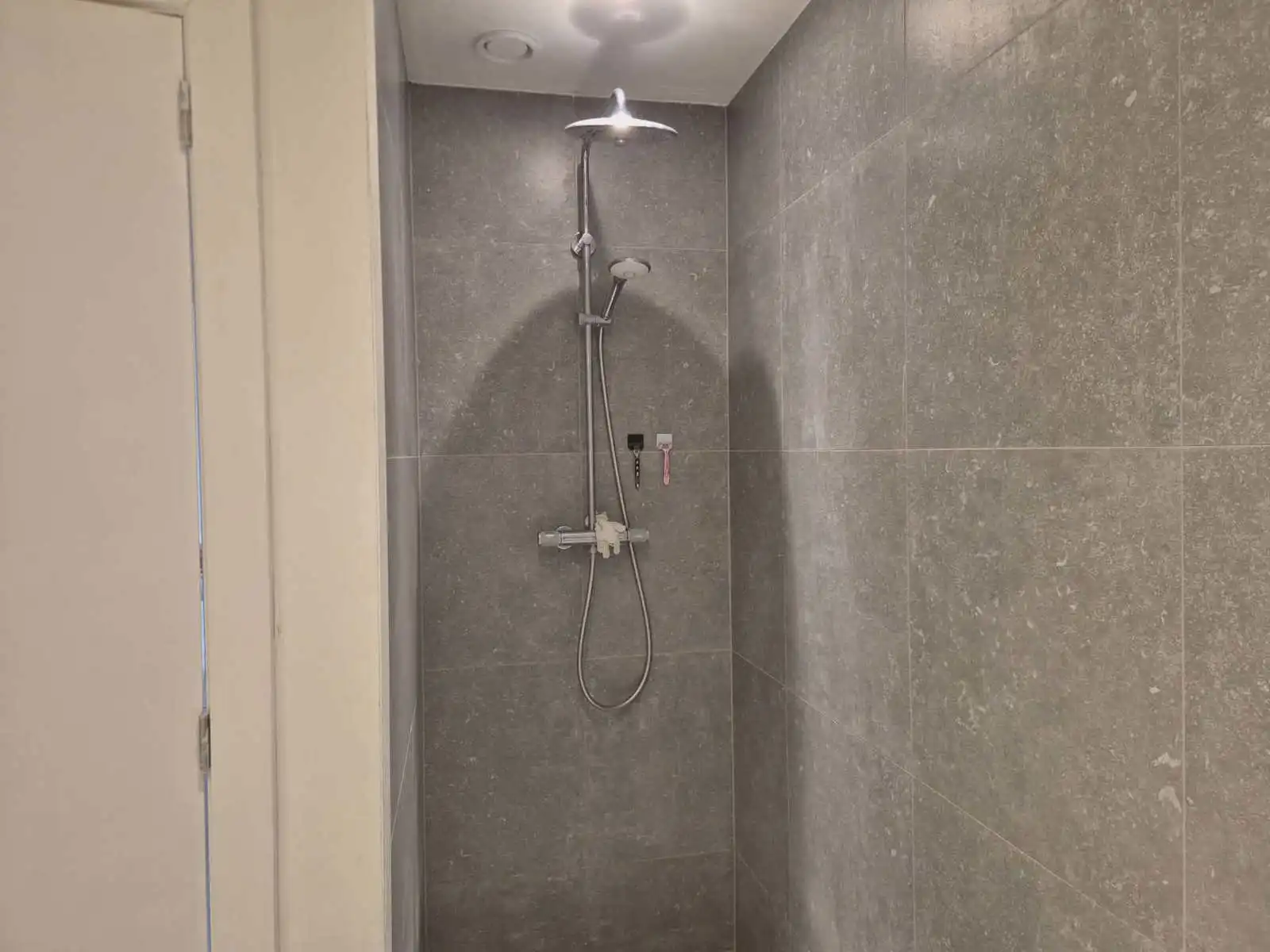 Nieuwbouwwoning met 4 slaapkamers en tuin - Lede foto 15