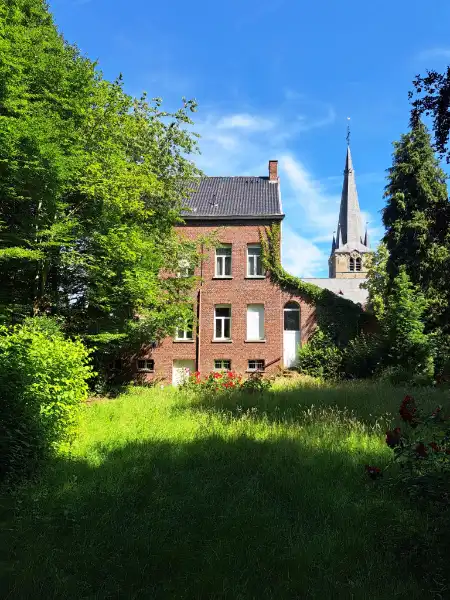 Izegem - Ruime pastorie met diepe tuin op landelijke ligging foto 2