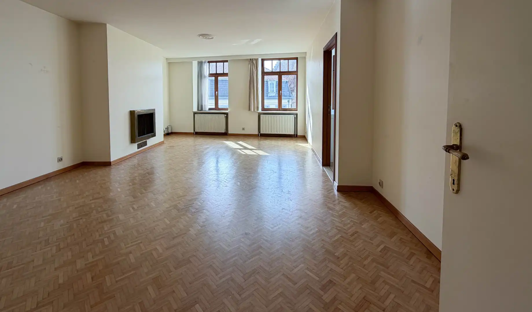 centraal gelegen appartement met prachtig zicht op de Halletoren foto 4