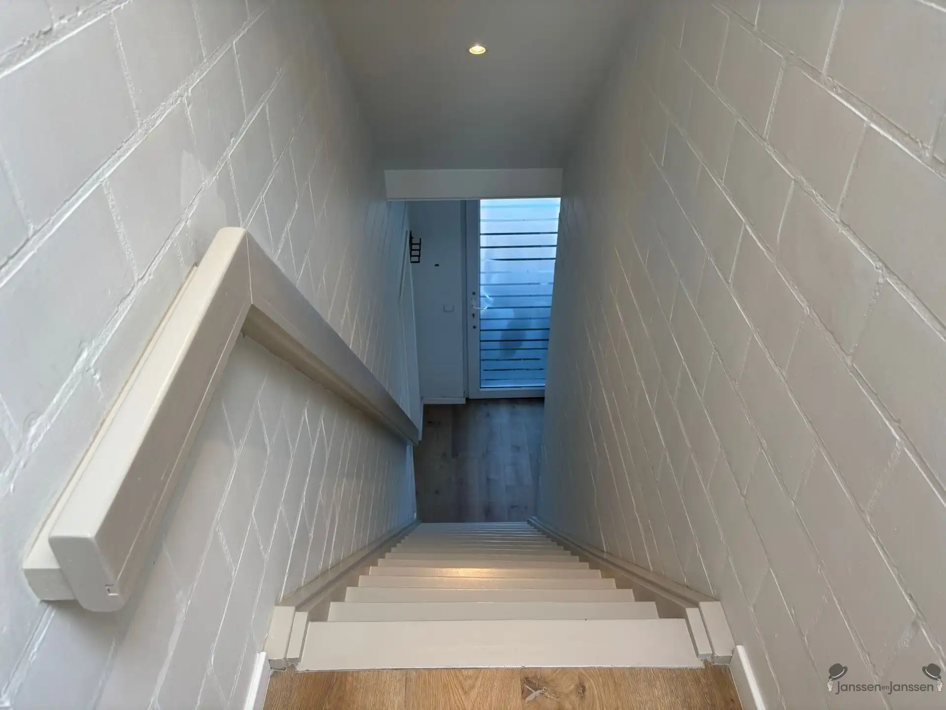 Ruim en volledig vernieuwd appartement met grote leefruimte in Sint-Lenaarts foto 22