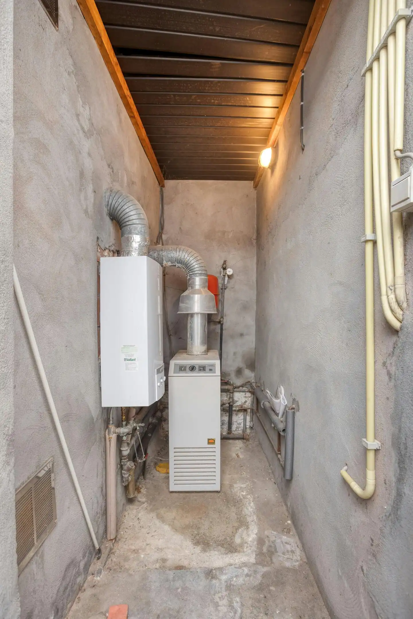 Volledig op te frissen huis in hartje Poperinge foto 14