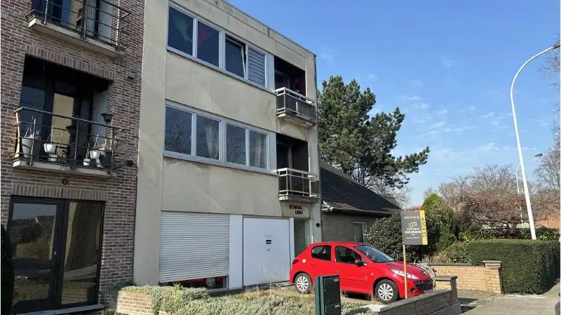 Opbrengsteigendom met 3 wooneenheden, Garage en Tuin te koop in Brugge foto {{pictureIndex}}