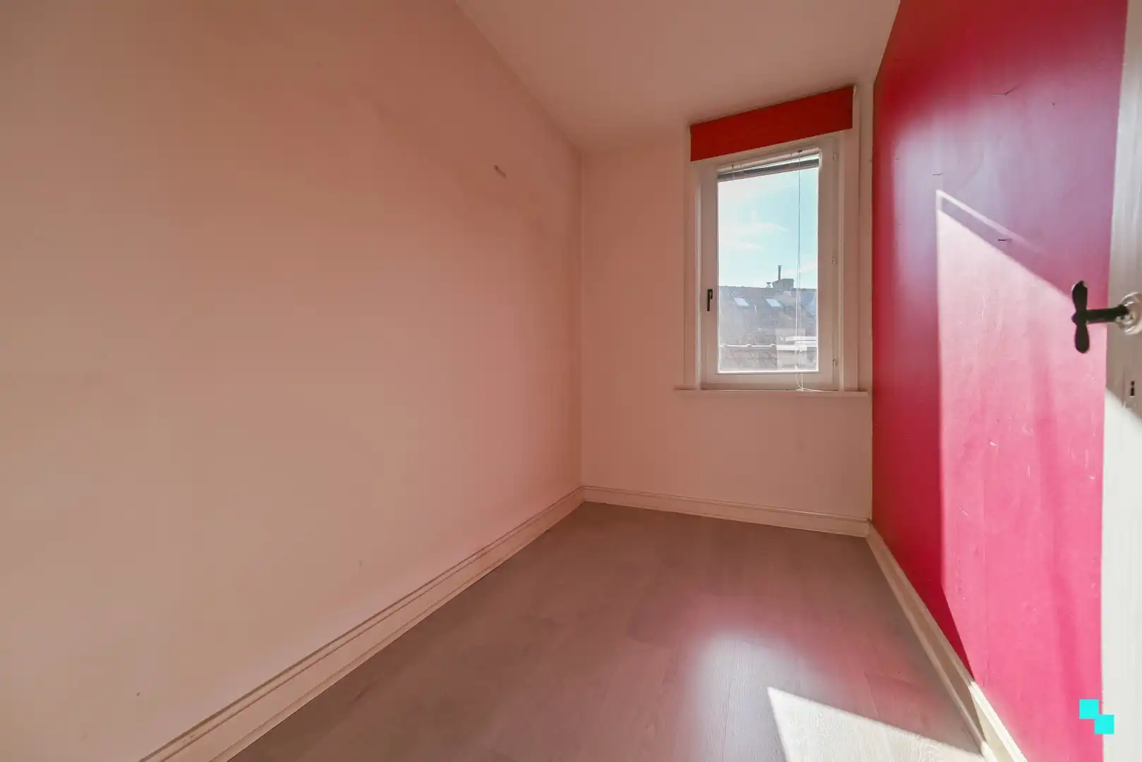 Knusse rijwoning nabij centrum Izegem foto 22