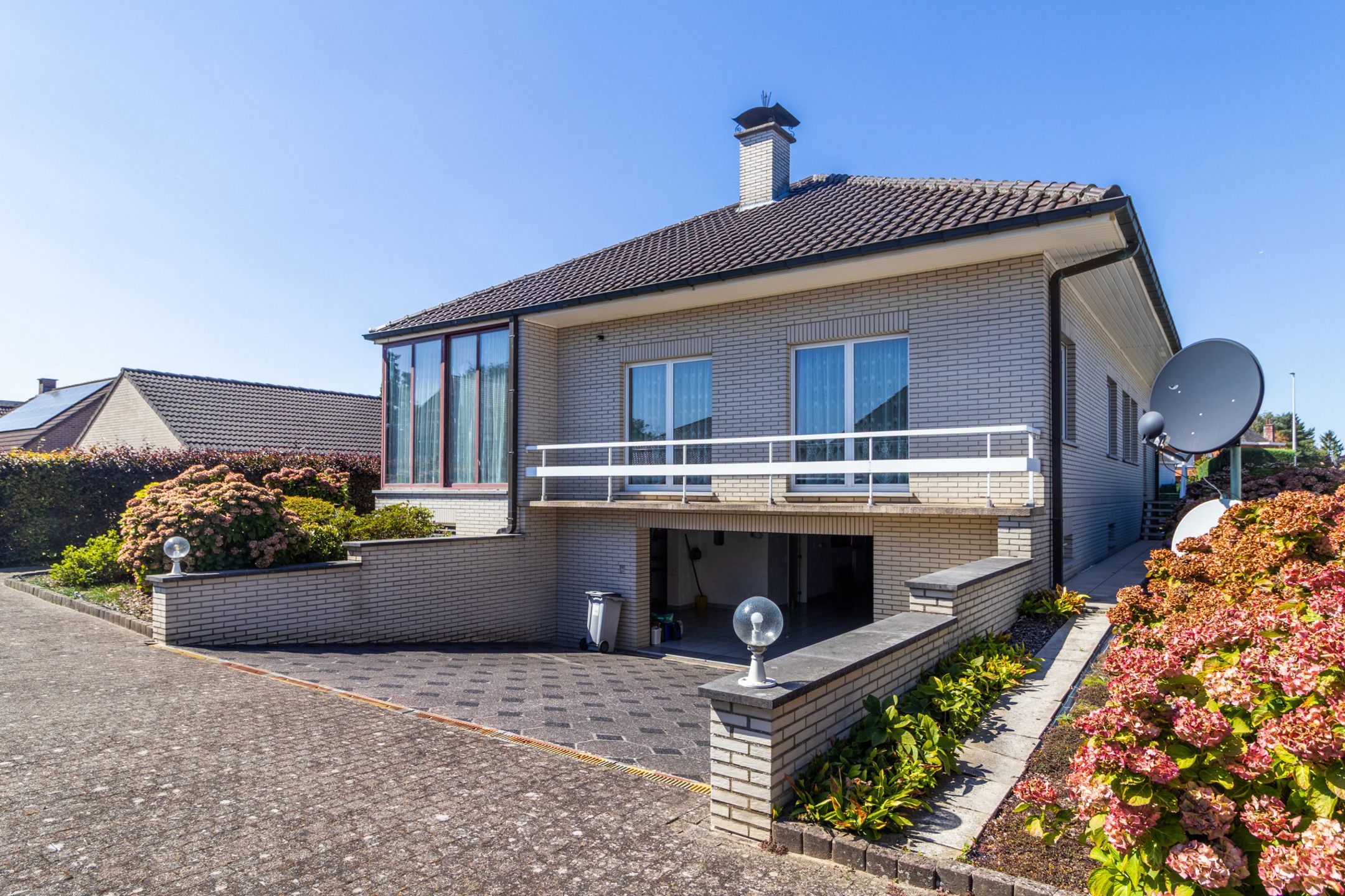 Villa te koop foto {{pictureIndex}}