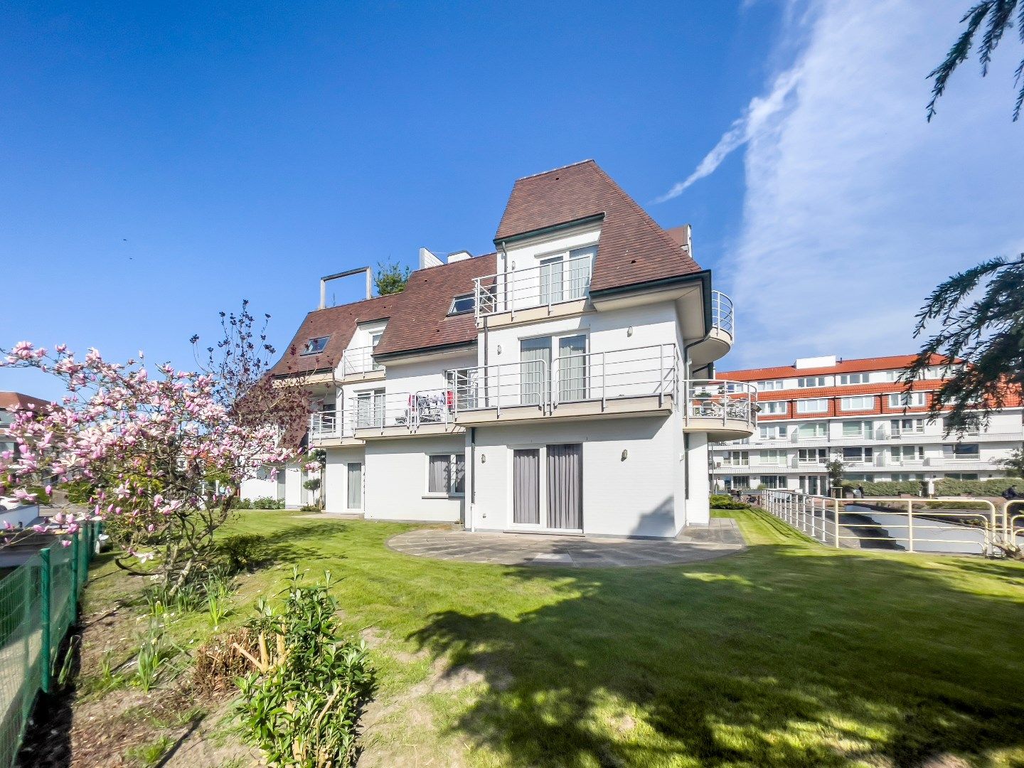 Duplex appartement in een villa-residentie te Albertstrand. Inclusief garage. foto {{pictureIndex}}
