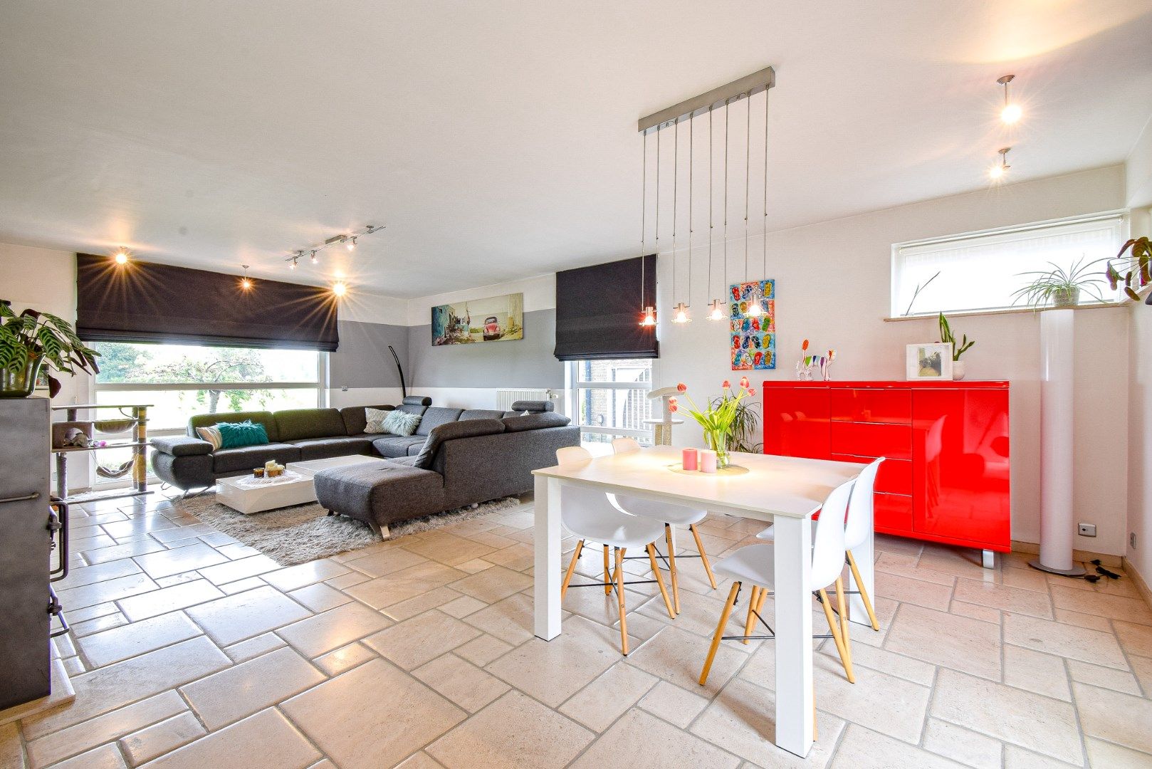 Verzorgde woning met 4 slaapkamers, garage en mooie tuin foto 4